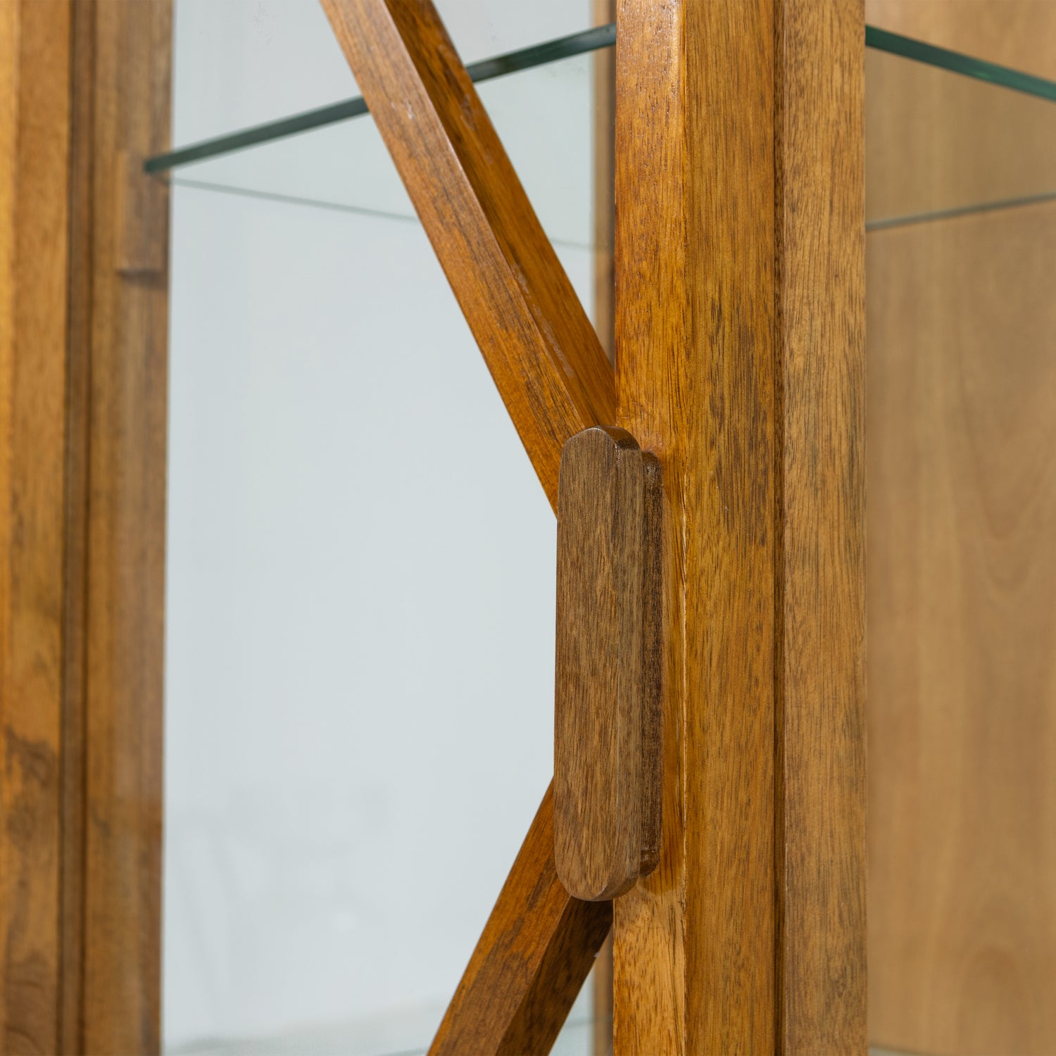 377619-N-03_VS_WP_kella_1-drs_kast_mango_hout_naturel_detail.png?auto=webp&format=png&width=1500&height=1500