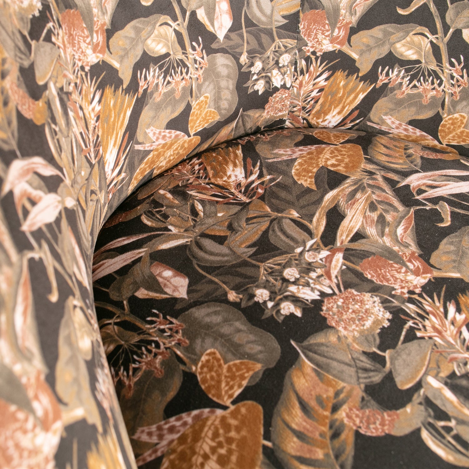 800748-Q-02_VS_BP_Vogue_fauteuil_fluweel_bouquet_zwart_detail.jpg?auto=webp&format=png&width=1500&height=1500