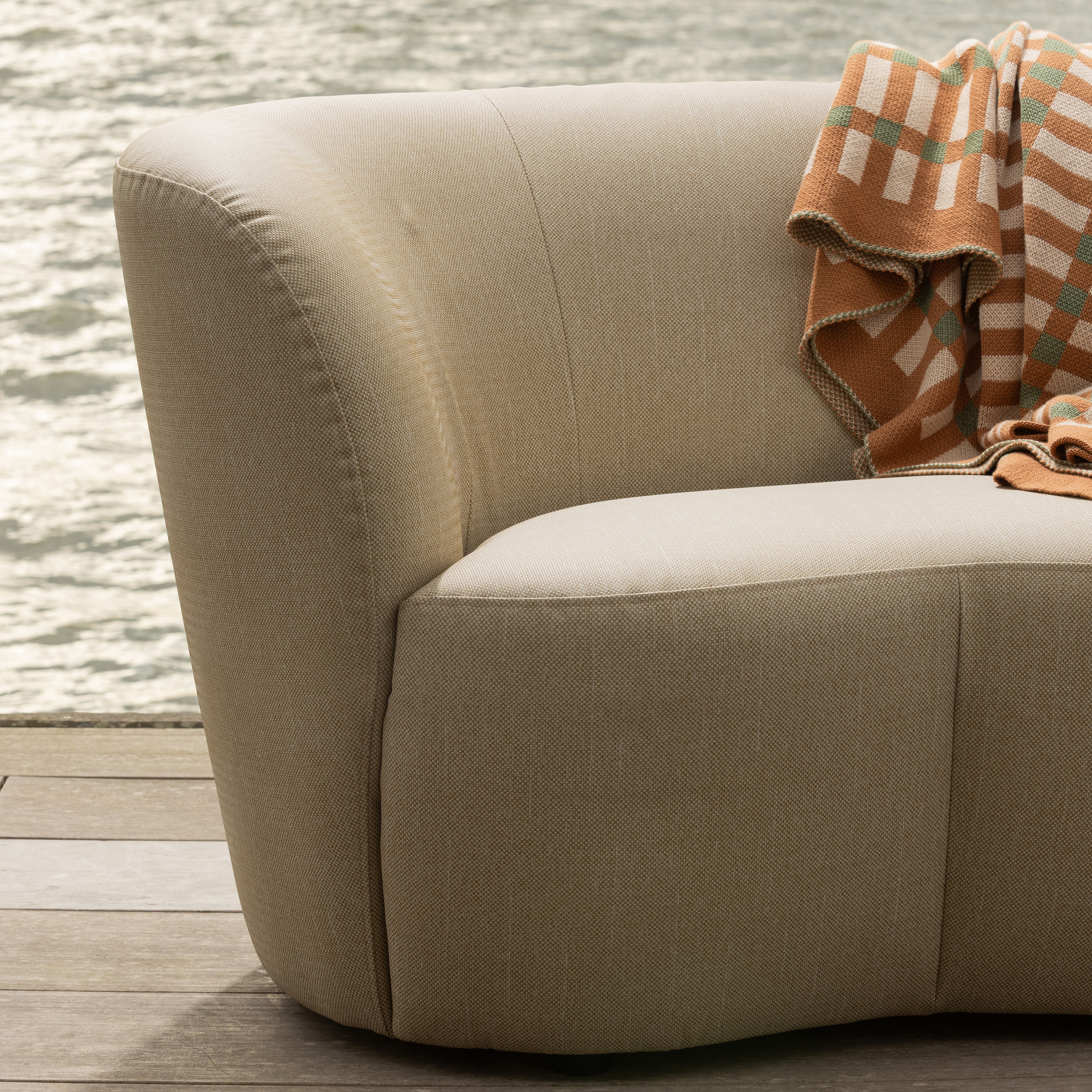 377903-Z_02_SF_KW_Stone_tuin_bankje_links_zand_vierkant.jpg?auto=webp&format=png&width=1500&height=1500