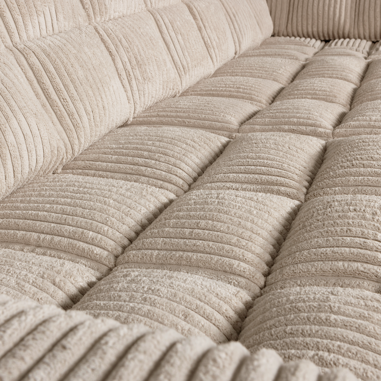 379015-RR-01_VS_WE_Second_date_hoekbank_rechts_grove_ribstof_travertin_detail.png?auto=webp&format=png&width=1500&height=1500