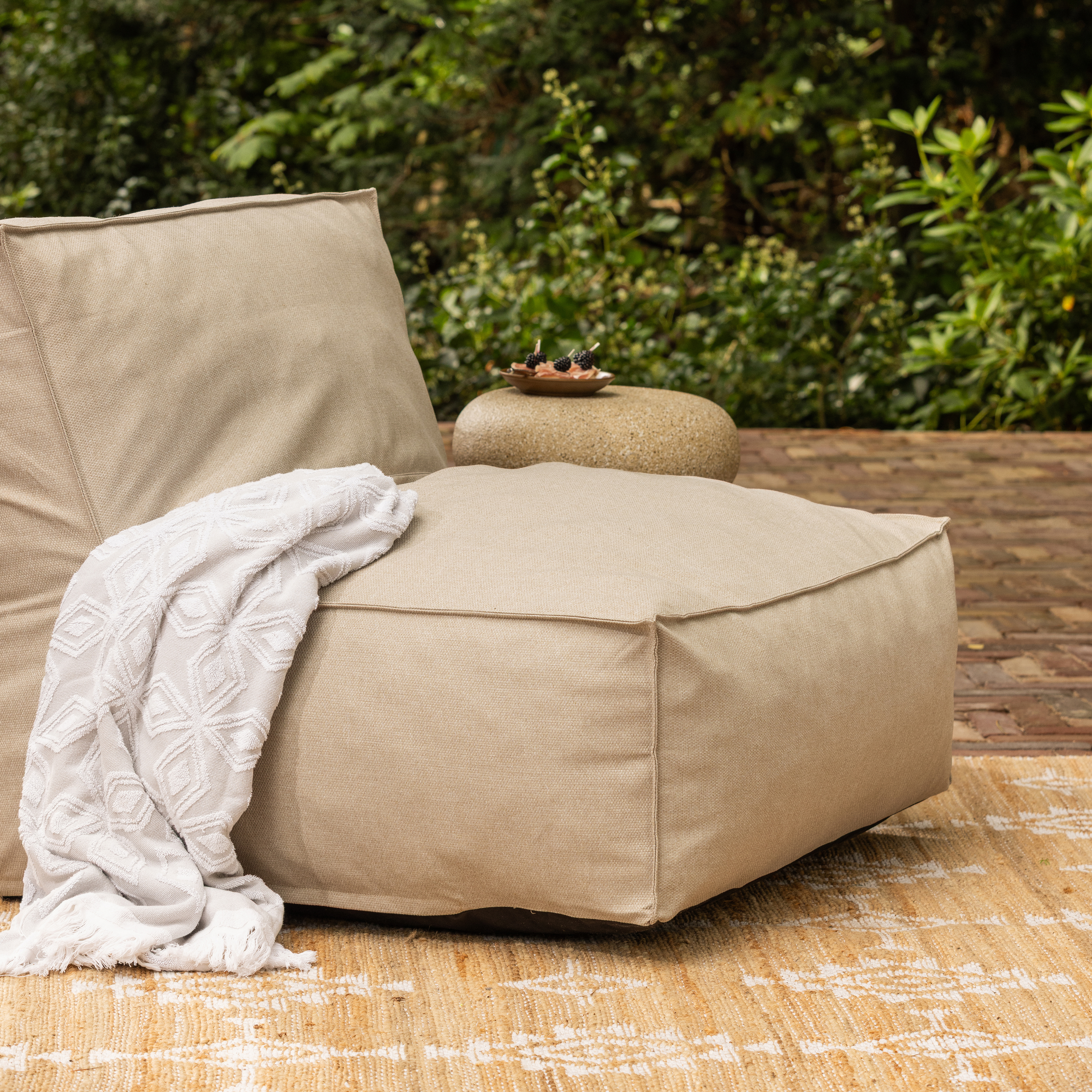 377710-Z_02_SF_WO_Velora_tuin_loungestoel_zand.jpg?auto=webp&format=png&width=1500&height=1500