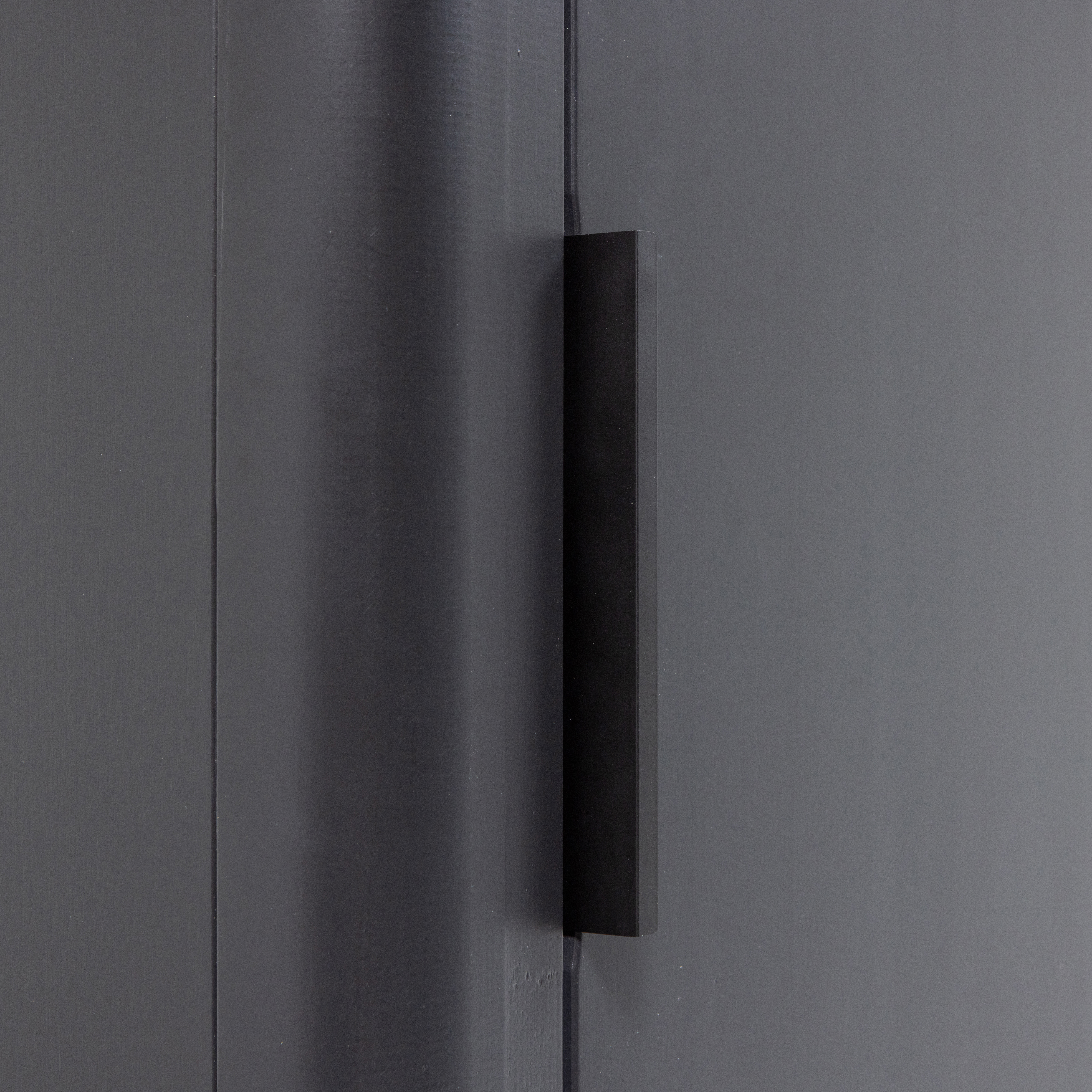 377691-MZ-02_VS_WP_Gunnar_smalle_hoge_kast_grenen_zwart_C2.png?auto=webp&format=png&width=1500&height=1500