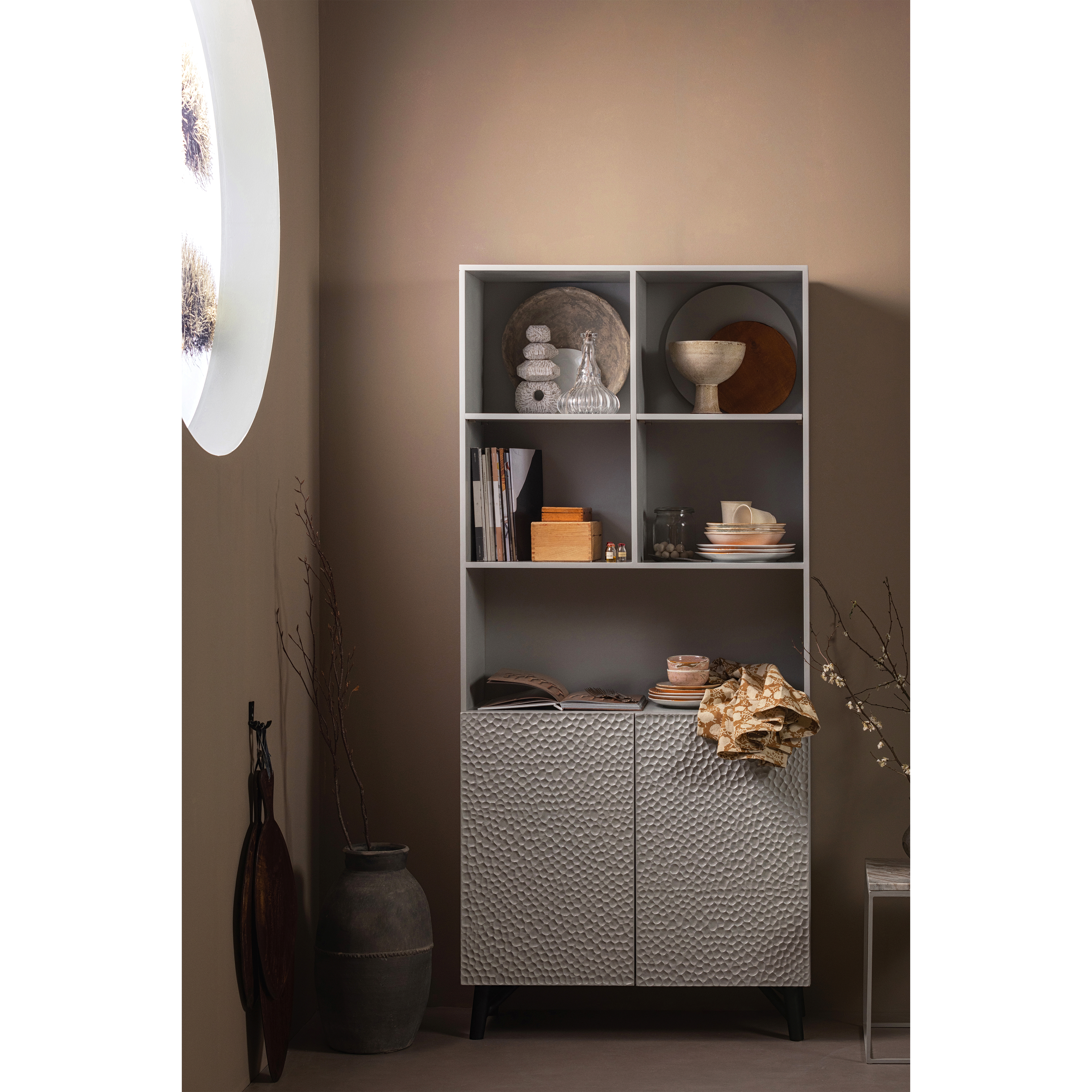 801223-O-801345-Z-801327-B-801299-W-801298-W-801297-W-01_SF_BP_Carved_opbergkast_Panoply_Foliage_tafelkleed_Crest.jpg?auto=webp&format=png&width=1500&height=1500