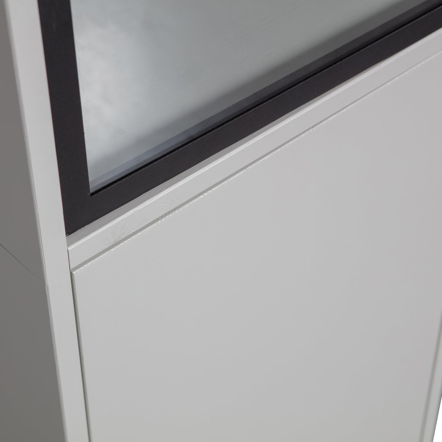 400477-M-01_VS_VT_Basic_2_deurs_vitrinekast_grenen_mist_detail.jpg?auto=webp&format=png&width=1500&height=1500