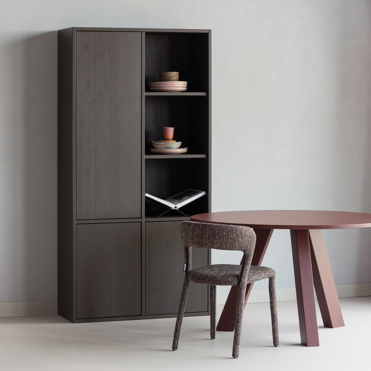 375091-MI__375419-BR__801419-BM_01_SF_Merel_grenen_middenbruin_Rhonda_bordeauxrood_Noble_vierkant.jpg?auto=webp&format=png&width=1500&height=1500