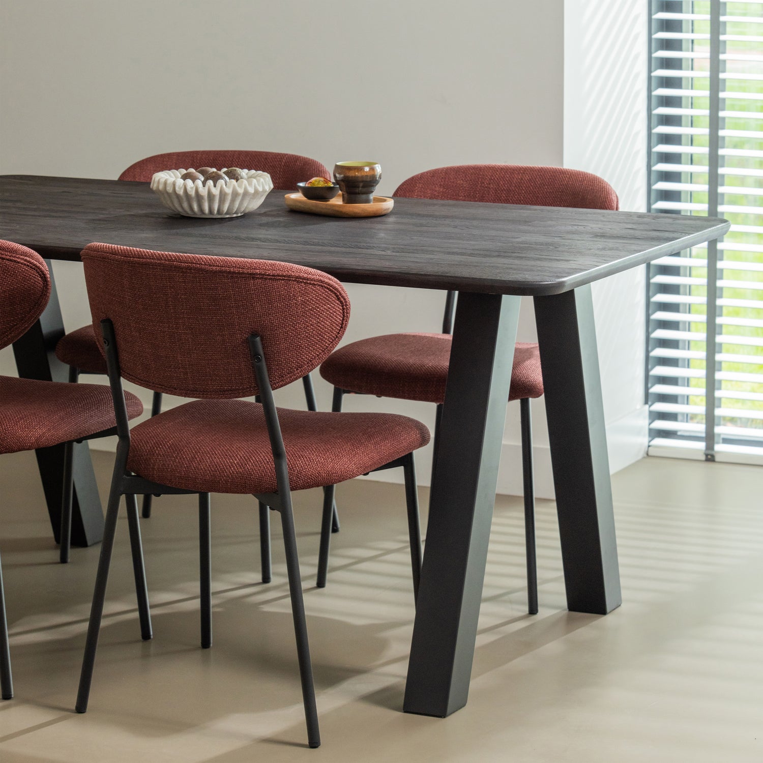 TB-AR-VL24-1190x0790-376012-374072-R-02_SF_FA_Tafelblad_afgerond_vingerlas_120x80cm_mystic_brown_Utrecht_poot_Kjeld_VIERKANT.jpg?auto=webp&format=png&width=1500&height=1500