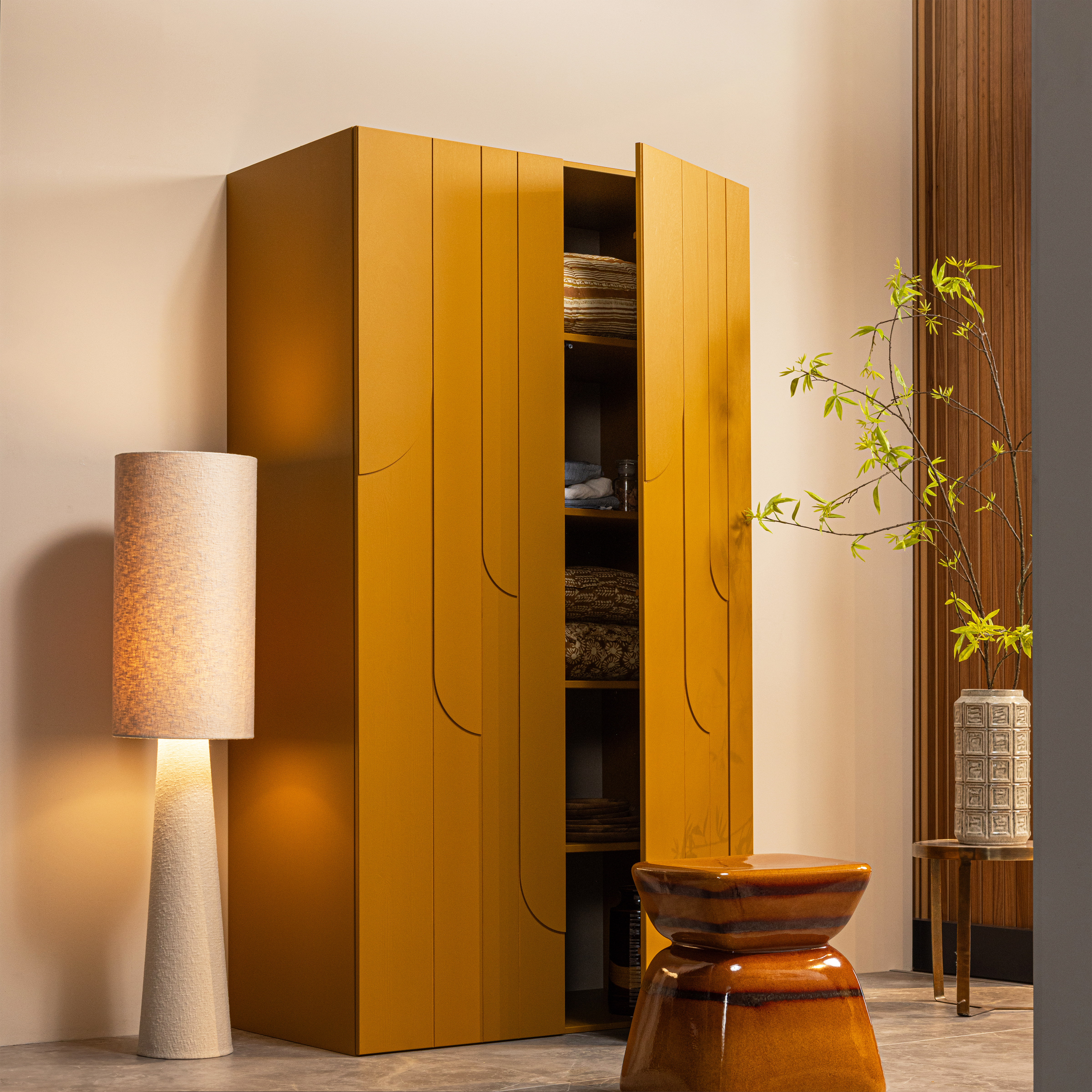 RAIN-OPKA-1-HY-801396-N-801215-C-800307-G-02_SF_BP_Rain_opbergkast_honey_yellow_Loft_vloerlamp_Terra_Contain_VIERKANT.jpg?auto=webp&format=png&width=1500&height=1500
