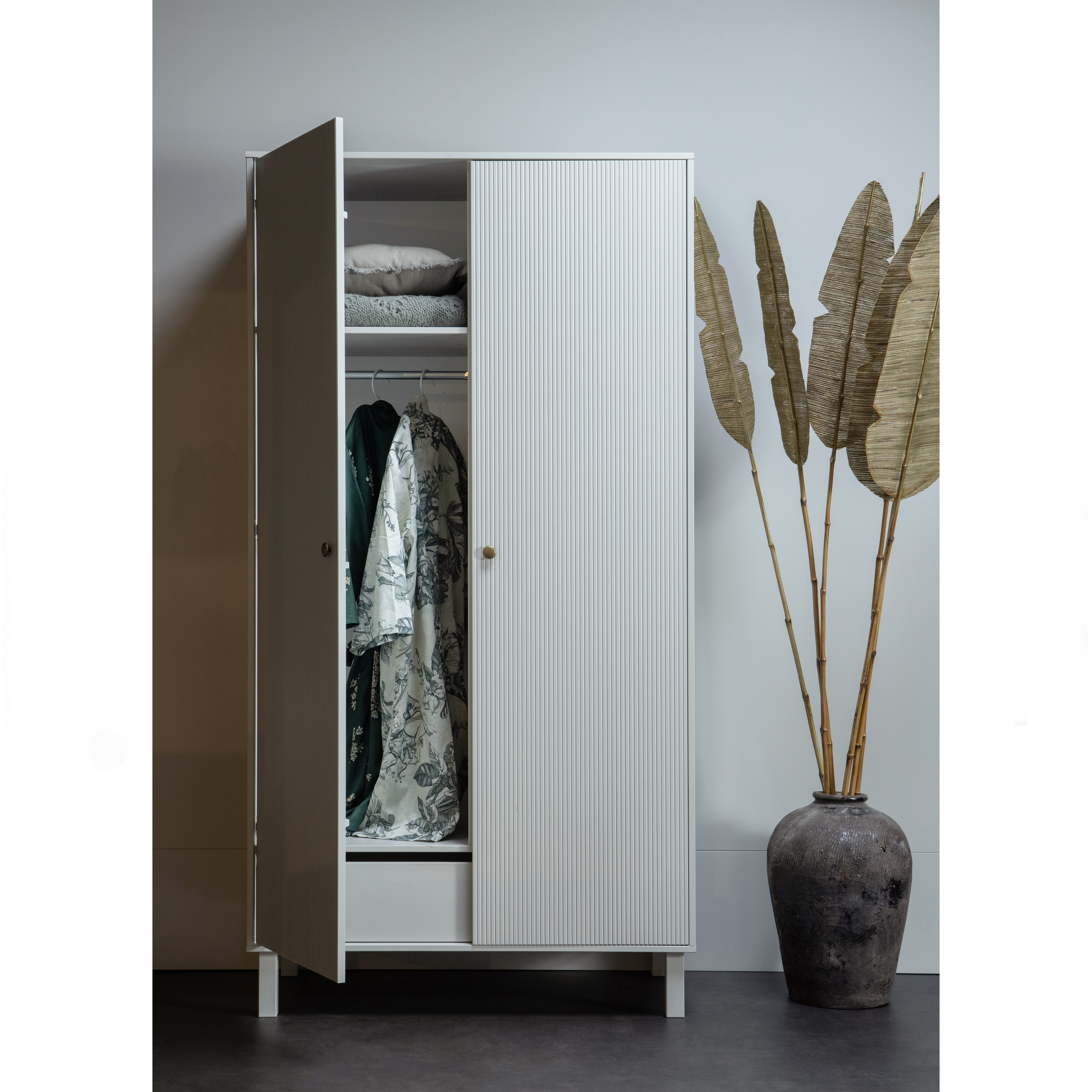 373425-W-02_SF_FA_Madu_garderobekast_grenen_wolkengrijs.jpg?auto=webp&format=png&width=1500&height=1500