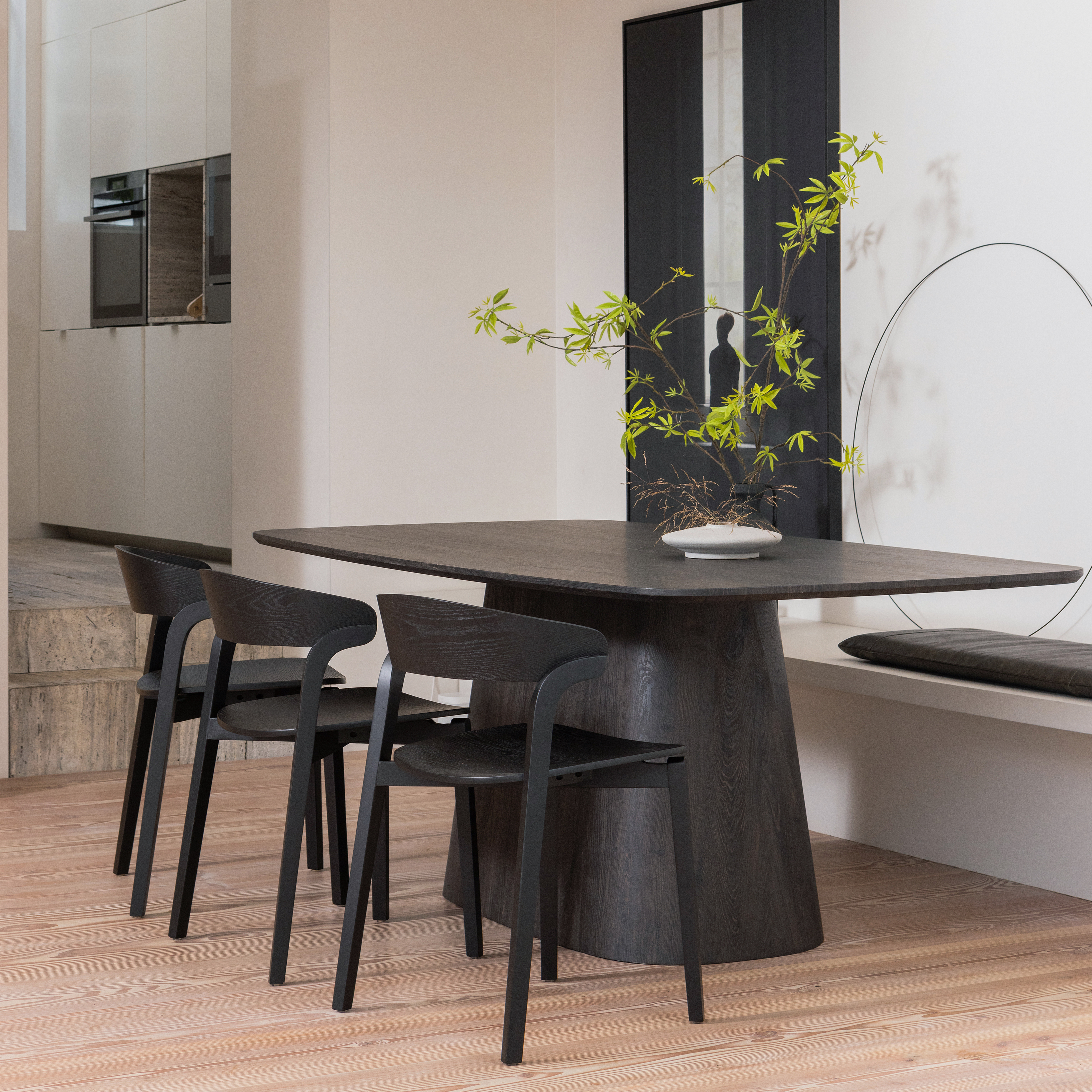 377426-D-377393-Z-01_SF_WE_Leah_eettafel_200x105cm_Cras_zwart_VIERKANT.jpg?auto=webp&format=png&width=1500&height=1500