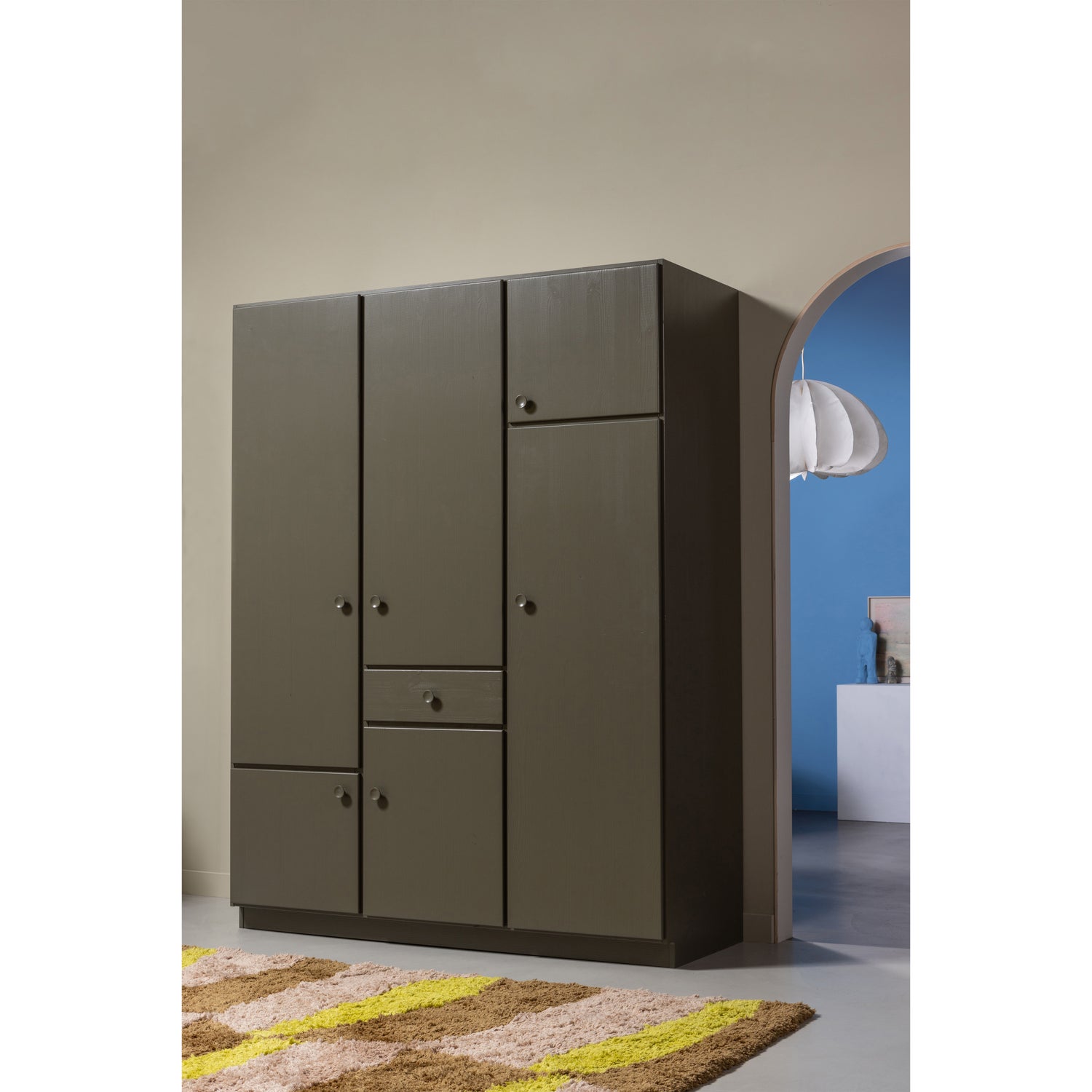 375187-FR-375071-N-375067-W-01_SF_WE_Alfie_kledingkast_breed_160cm_Musa_Dalia_hanglamp.jpg?auto=webp&format=png&width=1500&height=1500