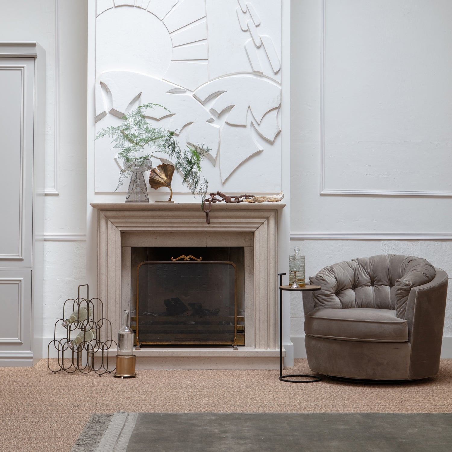 800928-G-800057-B-800065-B-800107-G-800942-G-01_SF_BP_Carousel_draaifauteuil_Position_bijzettafel_Feast_wijnrek_Stylish_deco_Flowerpower_vaas_VIERKANT.jpg?auto=webp&format=png&width=1500&height=1500