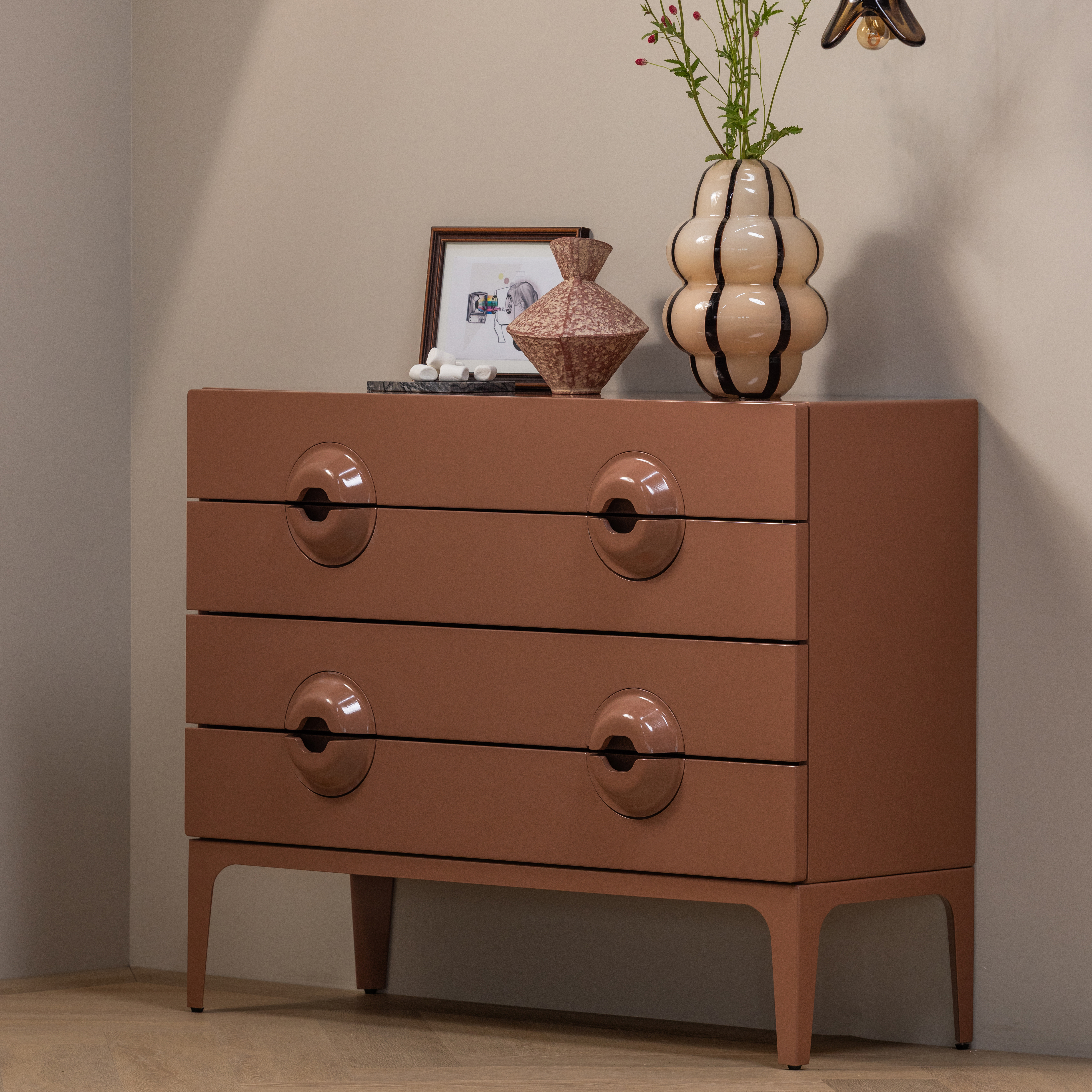 375189-MM-377598-B-377478-N-375043-B-02_SF_WP_Merge_dressoir_Elle_hanglamp_Kency_vaas_Reza_vierkant.png?auto=webp&format=png&width=1500&height=1500