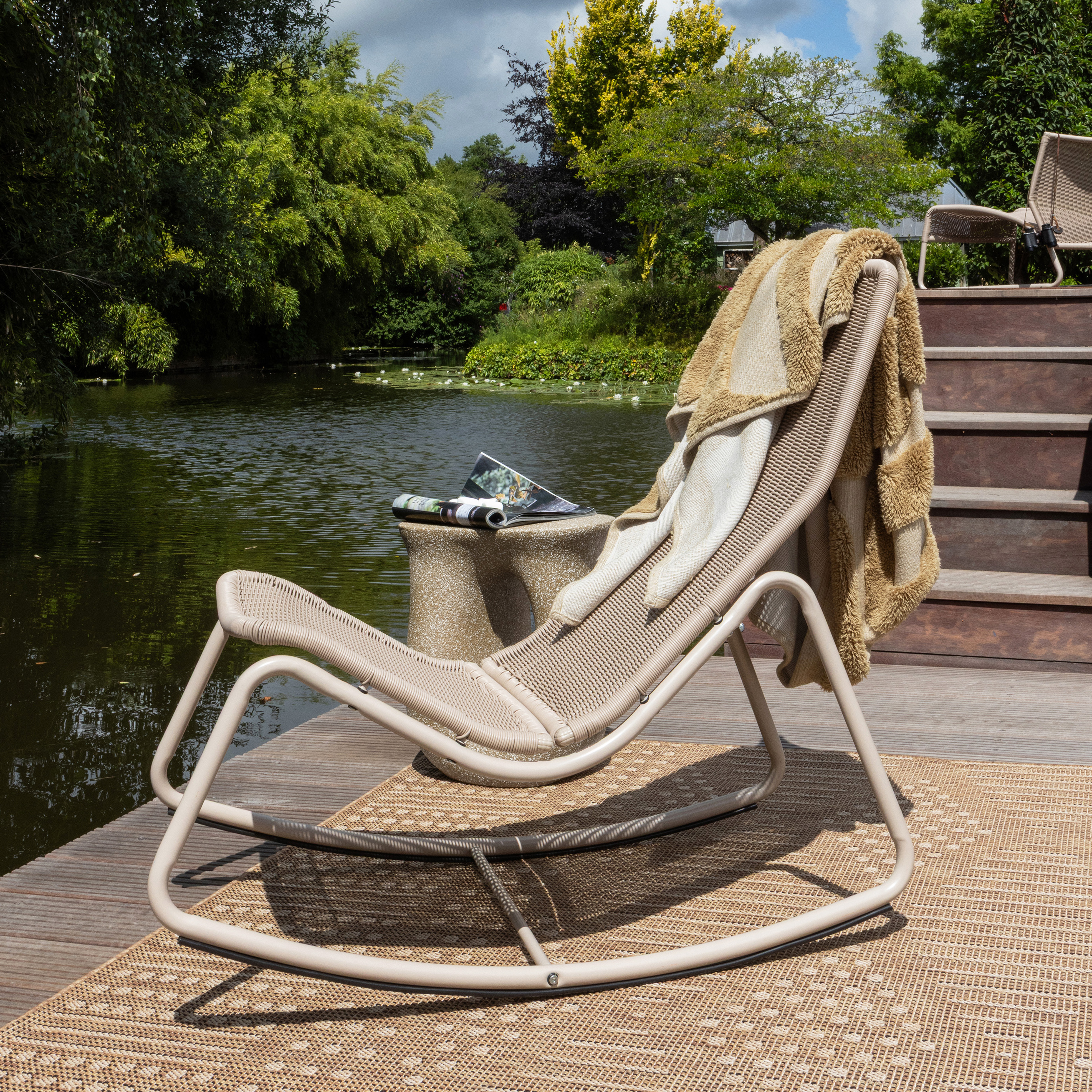 377259-A_01_SF_ES_Tom_tuin_schommelstoel_zand_vierkant.jpg?auto=webp&format=png&width=1500&height=1500