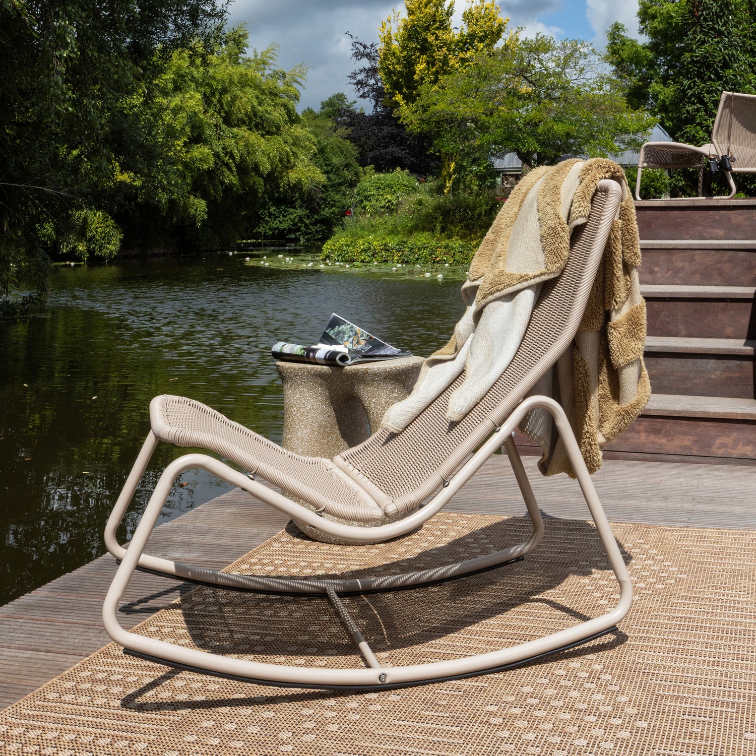 377259-A_01_SF_ES_Tom_tuin_schommelstoel_zand_vierkant.jpg?auto=webp&format=png&width=1500&height=1500
