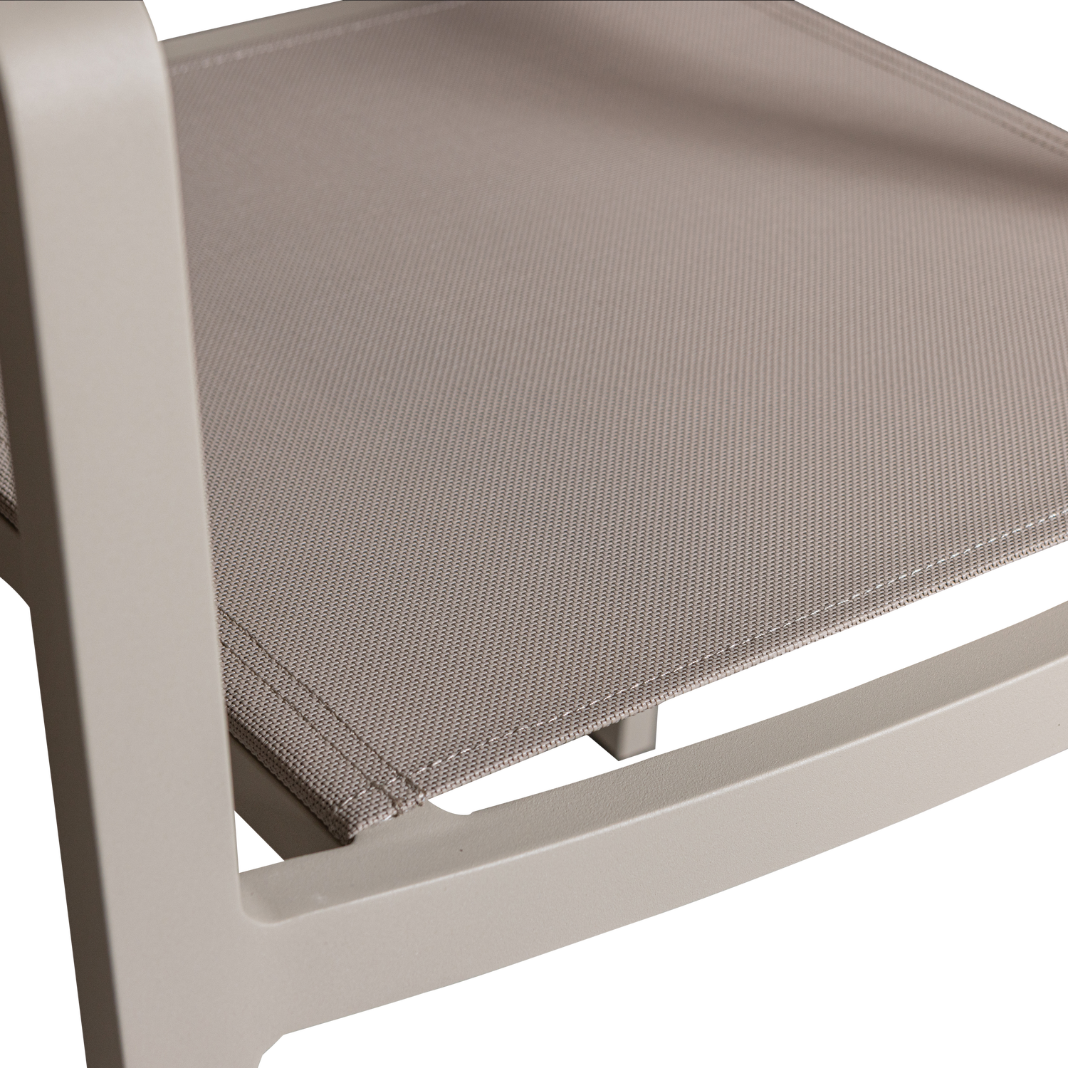 500013-Z-01_VS_EXT_Fowl_eetstoel_aluminium_textileen_zand_detail.png?auto=webp&format=png&width=1500&height=1500