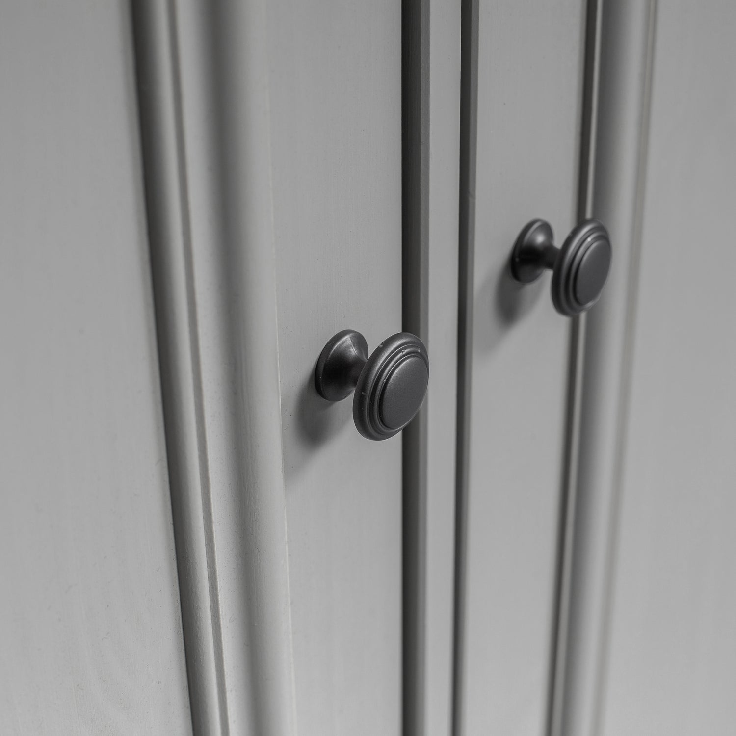 340818-G-01_VS_FA_Lily_gaderobekast_warm_grijs_detail.jpg?auto=webp&format=png&width=1500&height=1500