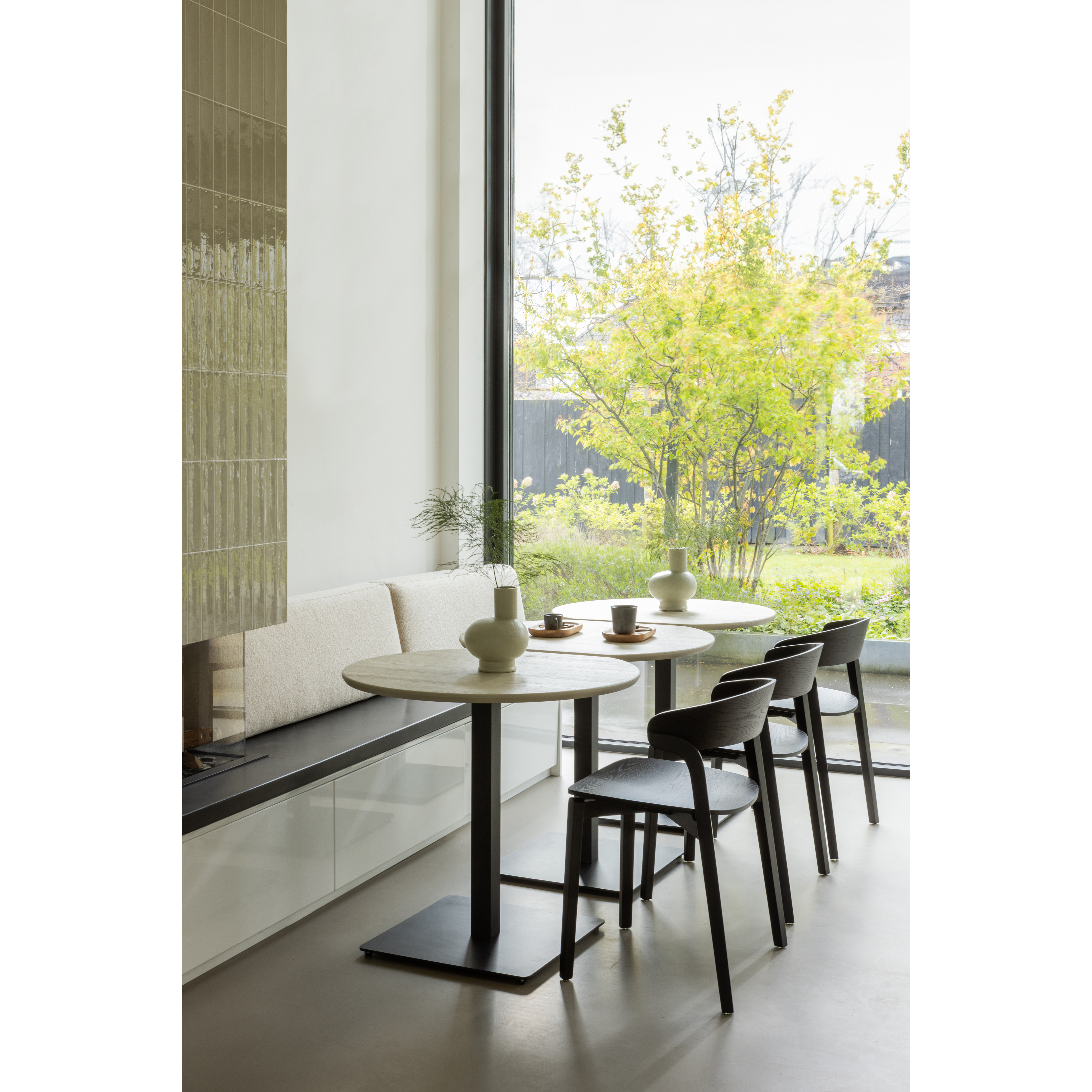 TB-BE-VL24-0790x0670-377345-TB-BT-VL24-0790x0670-377393-Z-02_SF_FA_Tafelblad_bistro_eind_tussen_vingerlas_dakargrau_vierkant_Cras.jpg?auto=webp&format=png&width=1500&height=1500