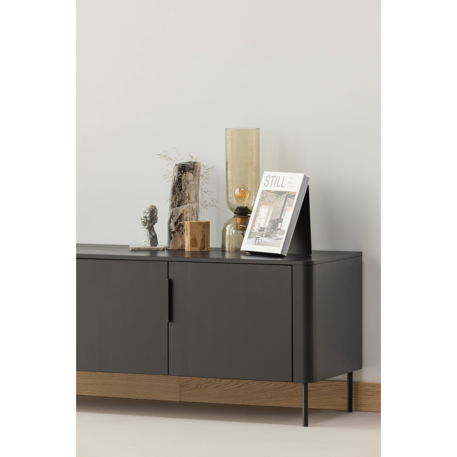 377593-MZ-375035-N-02_SF_WP_Gunnar_tv_meubel_Gigi_tafellamp.png?auto=webp&format=png&width=1500&height=1500