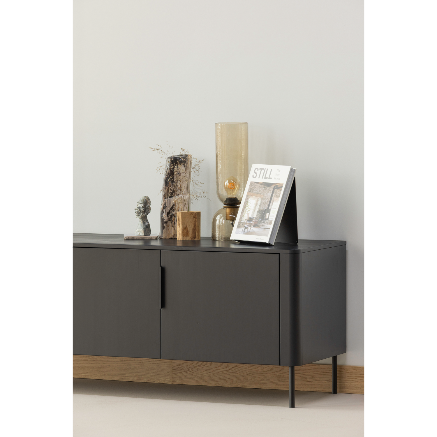 377593-MZ-375035-N-02_SF_WP_Gunnar_tv_meubel_Gigi_tafellamp.png?auto=webp&format=png&width=1500&height=1500