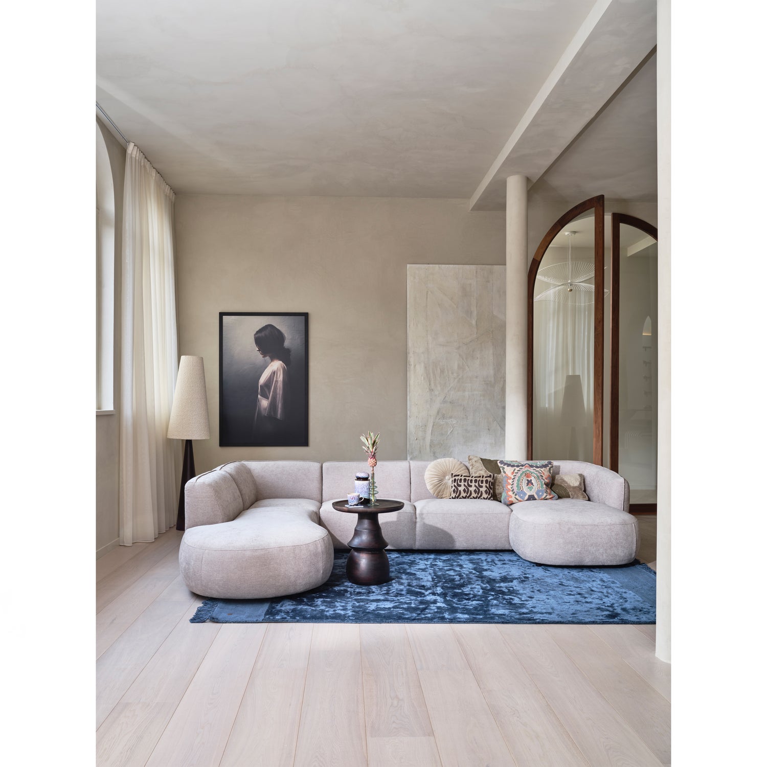 374003-Z-801344-N-801122-P-5100153-02_SF_BL_Polly_u-vorm_links_zand_Broad_bijzettafel_Sweep_200x300cm_Dutchbone.jpg?auto=webp&format=png&width=1500&height=1500