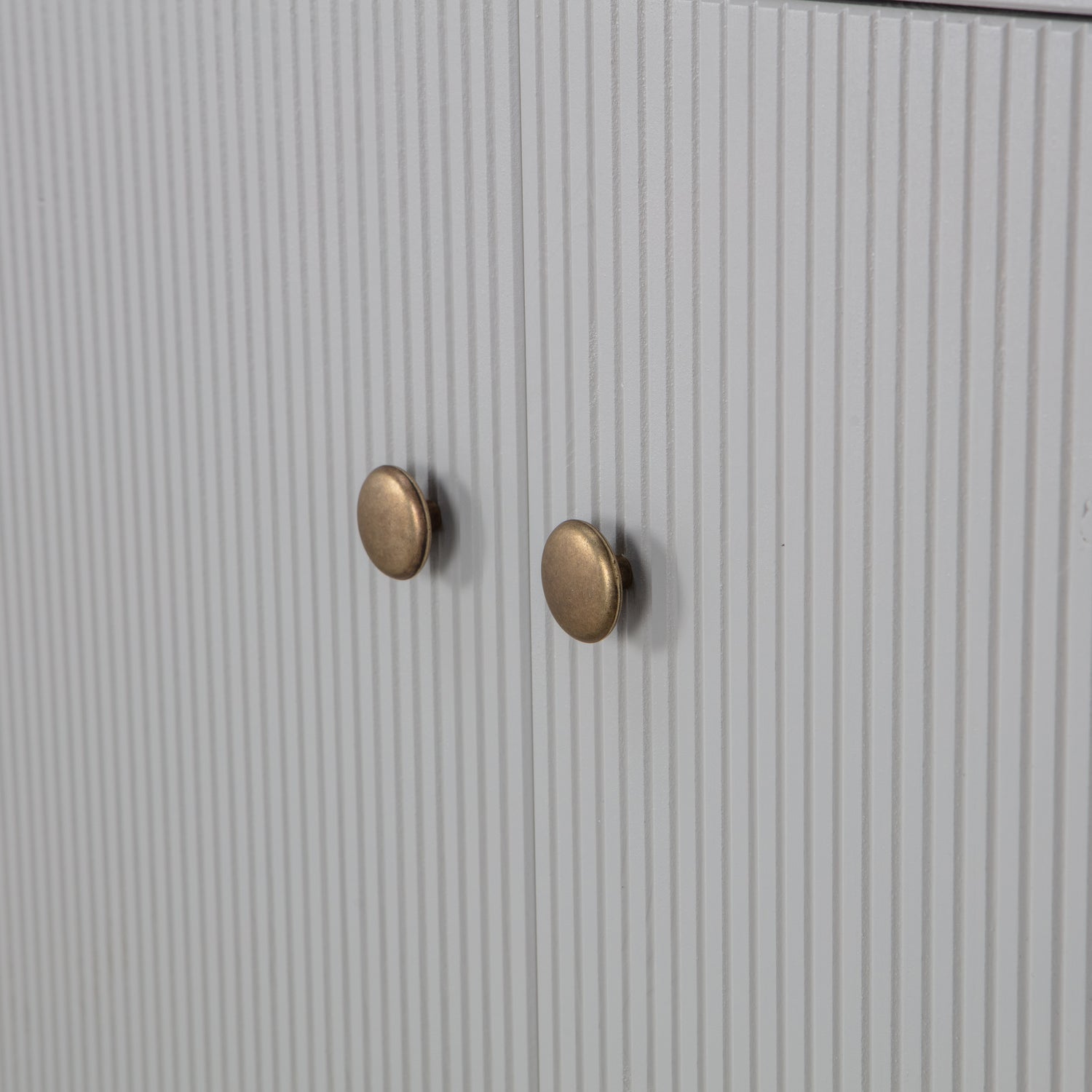 373423-W-01_VS_FA_Madu_dressoir_grenen_wolkengrijs_detail.jpg?auto=webp&format=png&width=1500&height=1500