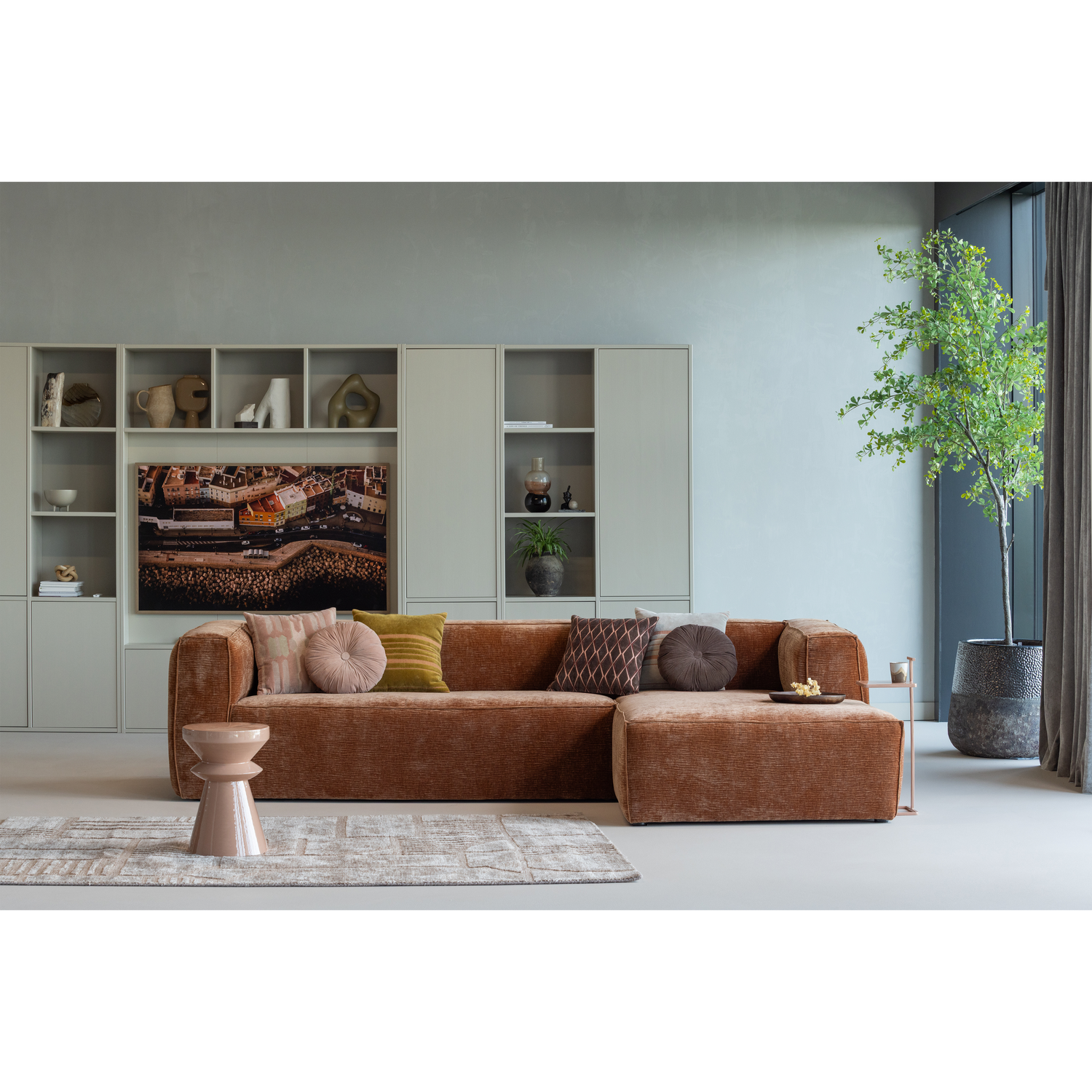 375694-VE-377557-DU-377558-DU-377559-DU-377560-DU-377564-BN-375109-R-377625-T-01_SF_ES_Bean_hoekbank_Meggy_opbergkast_Feis_Fedde_Lovi.png?auto=webp&format=png&width=1500&height=1500