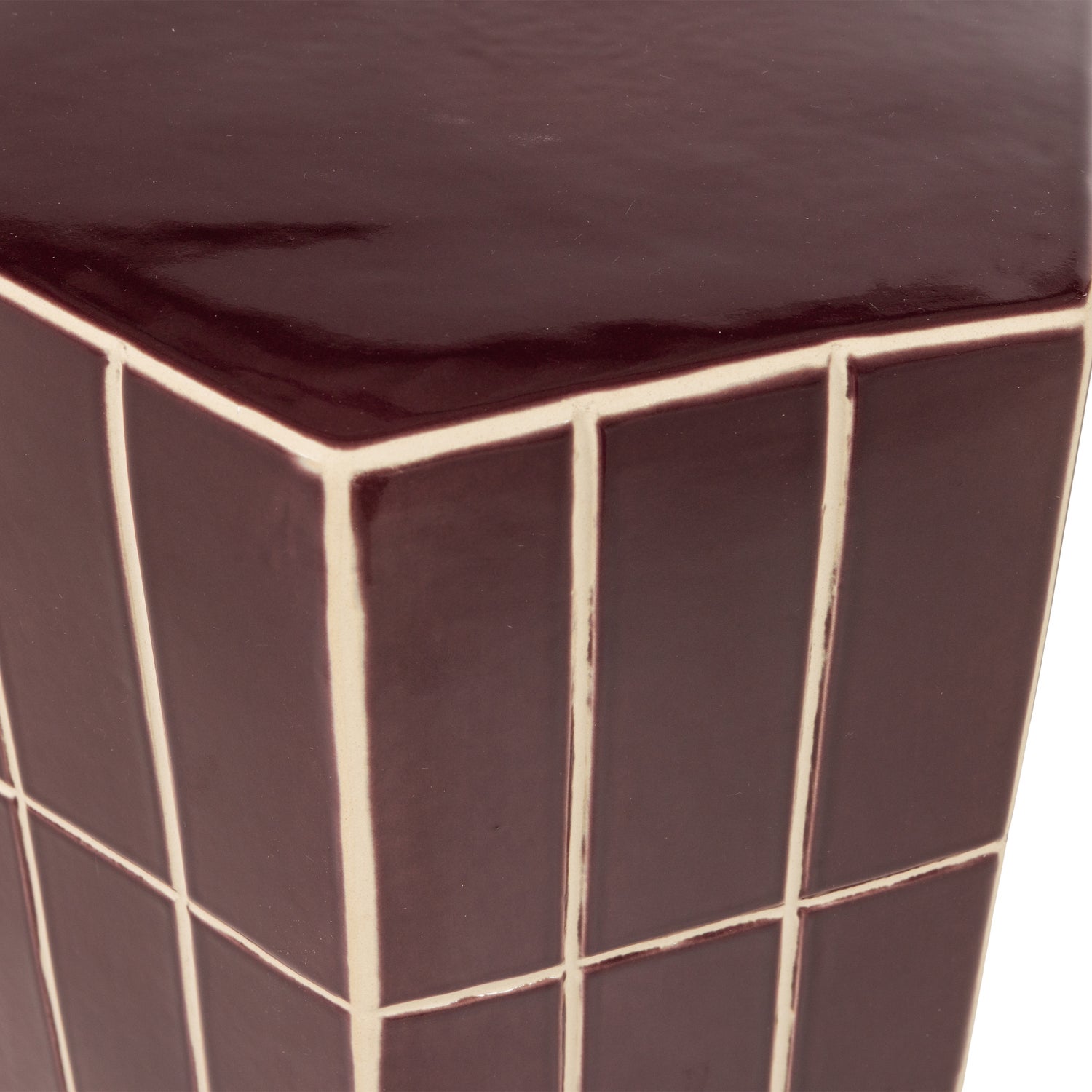377790-P_01_VS_ES_Plu_decoratieve_bijzettafel_42x30x26_cm_keramiek_paars_detail.png?auto=webp&format=png&width=1500&height=1500