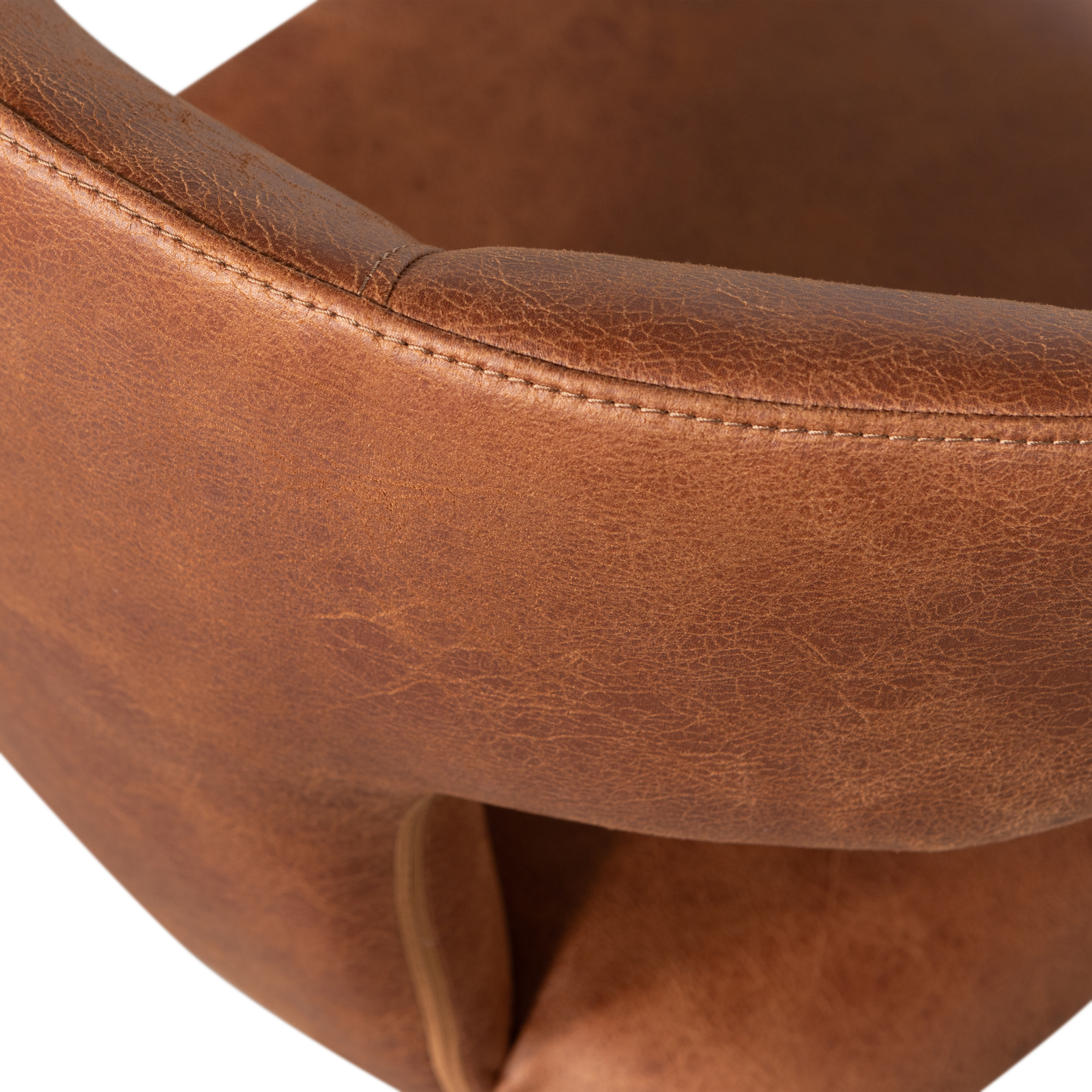 801420-B-02_VS_BPH_Permit_eetkamerstoel_leerlook_cognac_detail.png?auto=webp&format=png&width=1500&height=1500