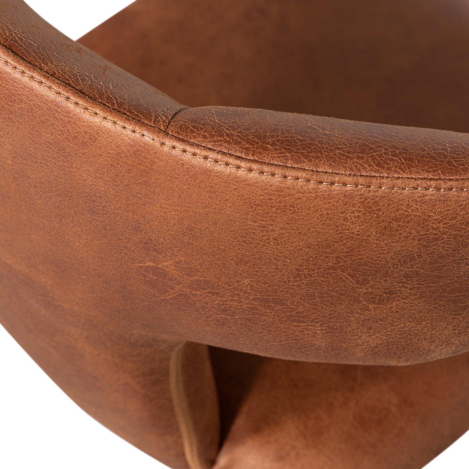 801420-B-02_VS_BPH_Permit_eetkamerstoel_leerlook_cognac_detail.png?auto=webp&format=png&width=1500&height=1500