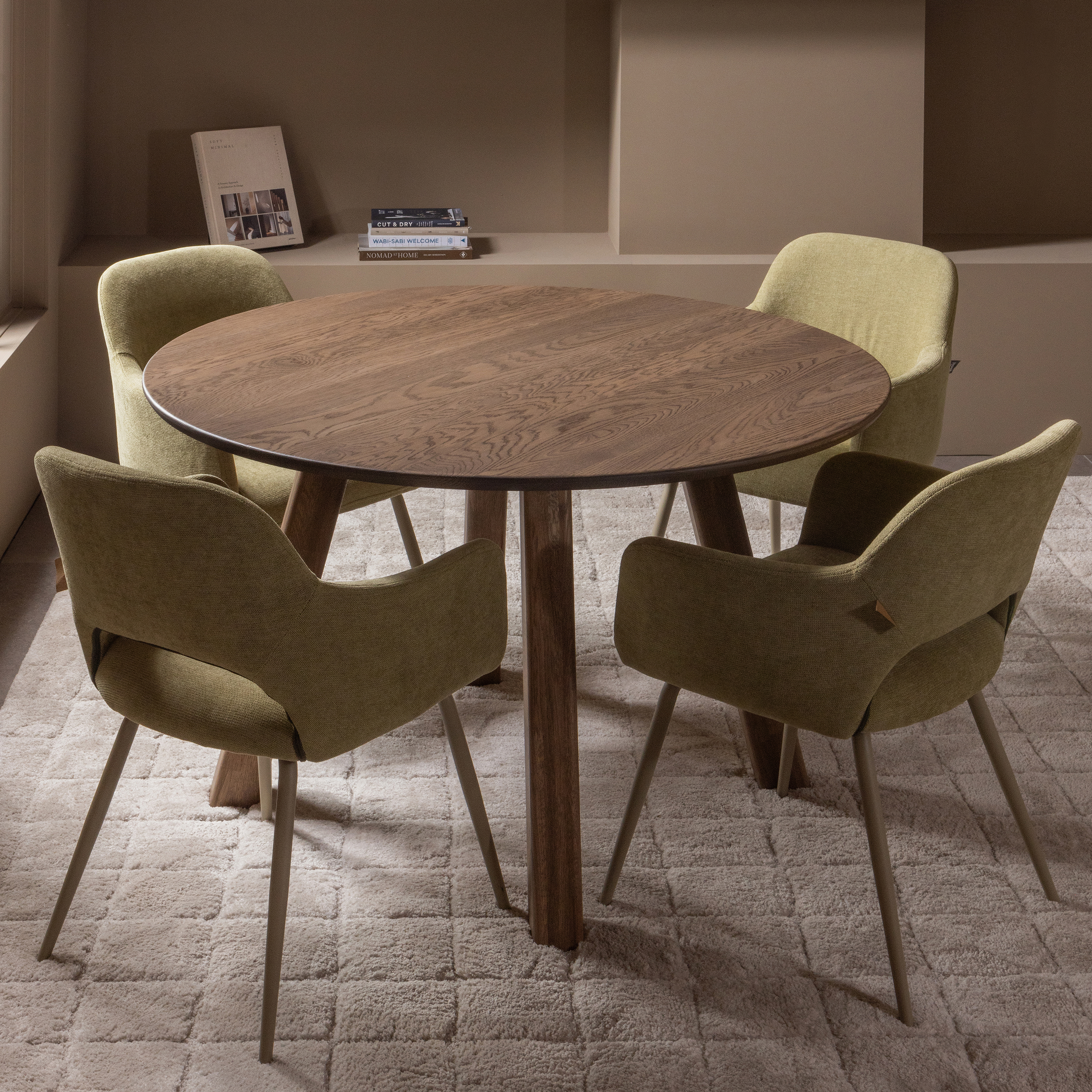 TB-RO-DL22-1190-375092-CB-374076-G-02_SF_FA_Tafelblad_rond_doorgaande_lamel_O120cm_cashmere_brown_Haarlem_4_standen_poot_Jenny_VIERKANT.jpg?auto=webp&format=png&width=1500&height=1500