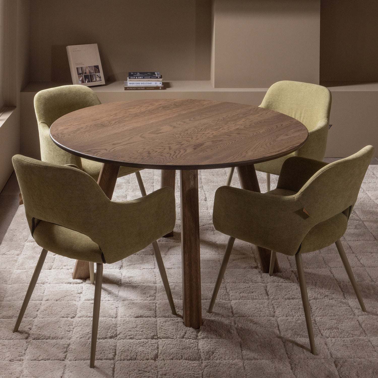 TB-RO-DL22-1190-375092-CB-374076-G-02_SF_FA_Tafelblad_rond_doorgaande_lamel_O120cm_cashmere_brown_Haarlem_4_standen_poot_Jenny_VIERKANT.jpg?auto=webp&format=png&width=1500&height=1500