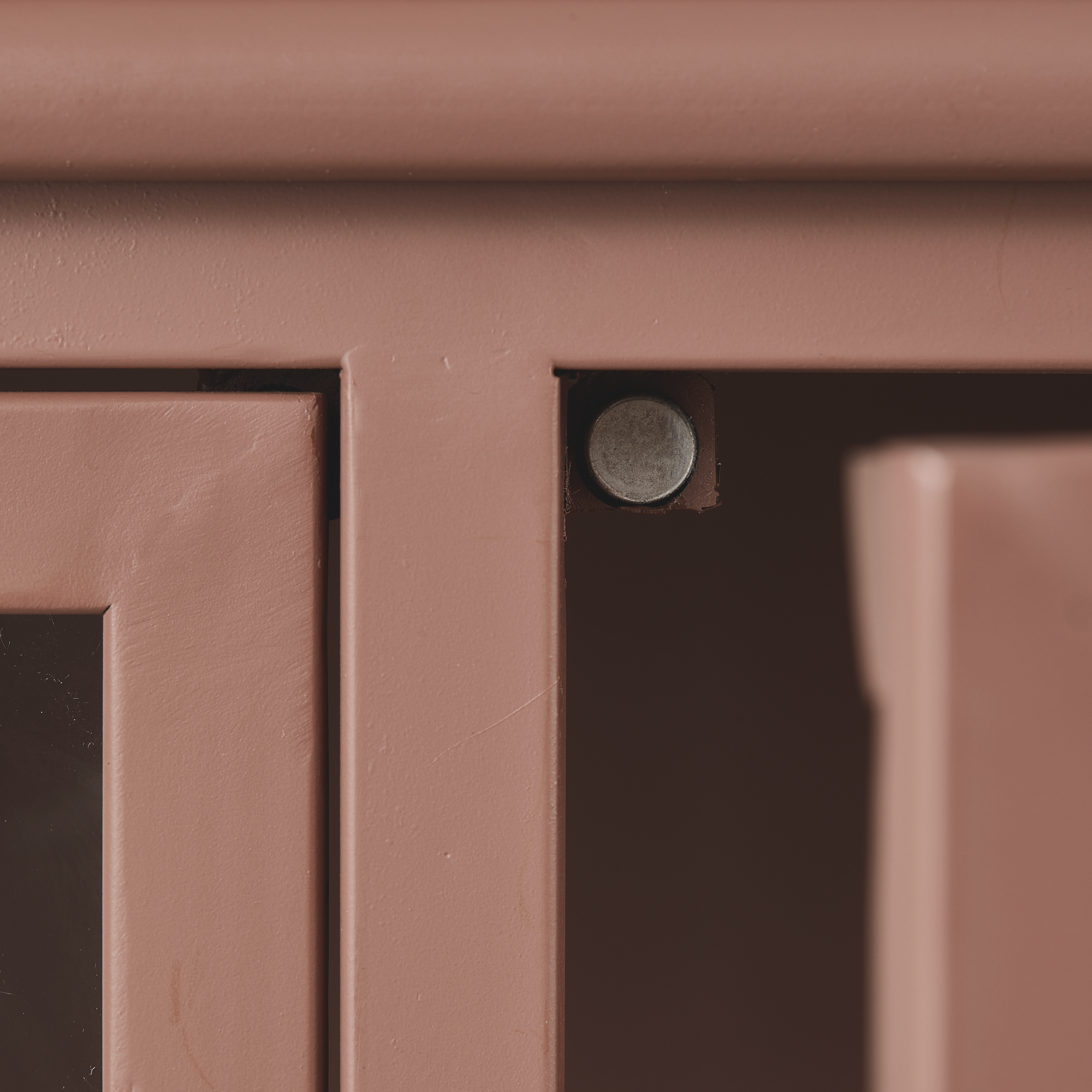 800012-T-02_VS_BP_Exhibit_vitrinekast_metaal_tan_detail.png?auto=webp&format=png&width=1500&height=1500