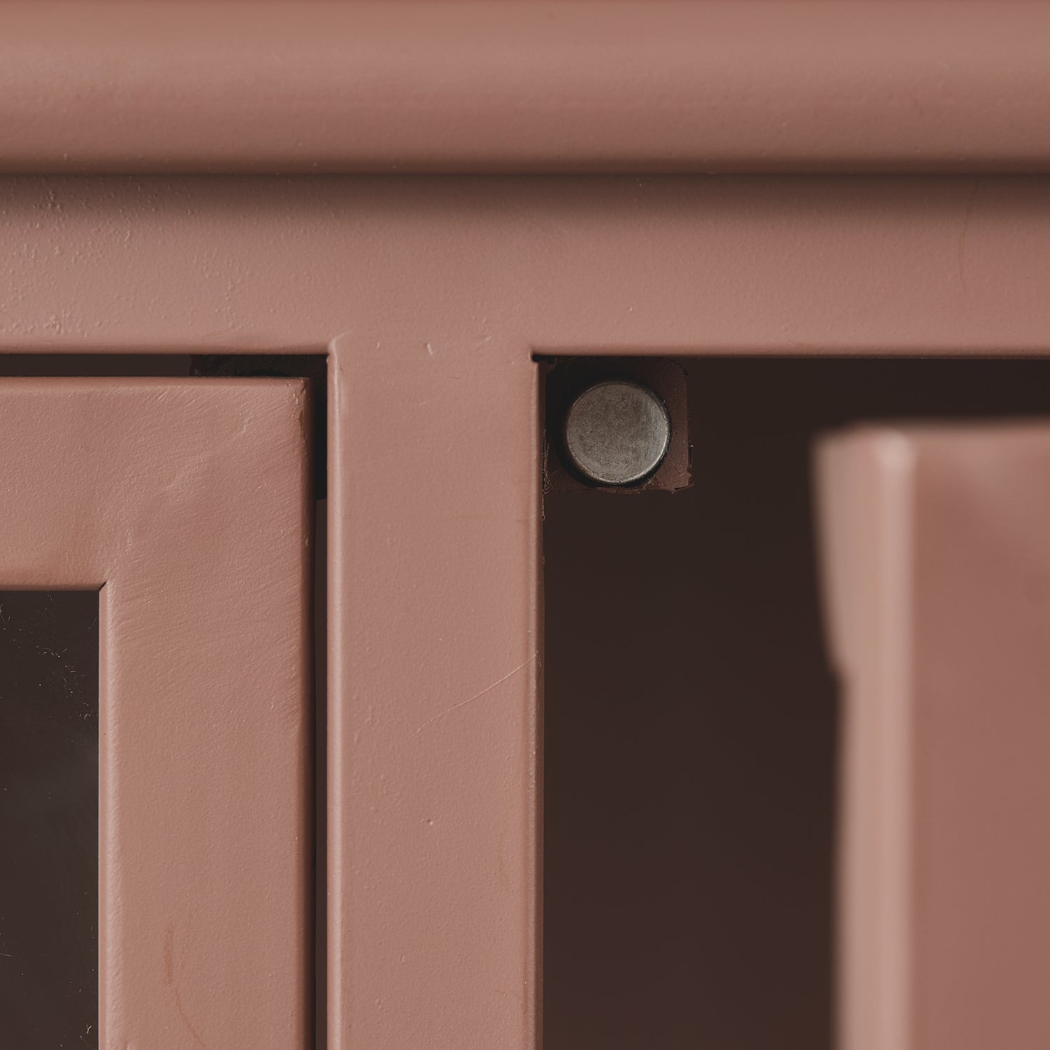 800012-T-02_VS_BP_Exhibit_vitrinekast_metaal_tan_detail.png?auto=webp&format=png&width=1500&height=1500