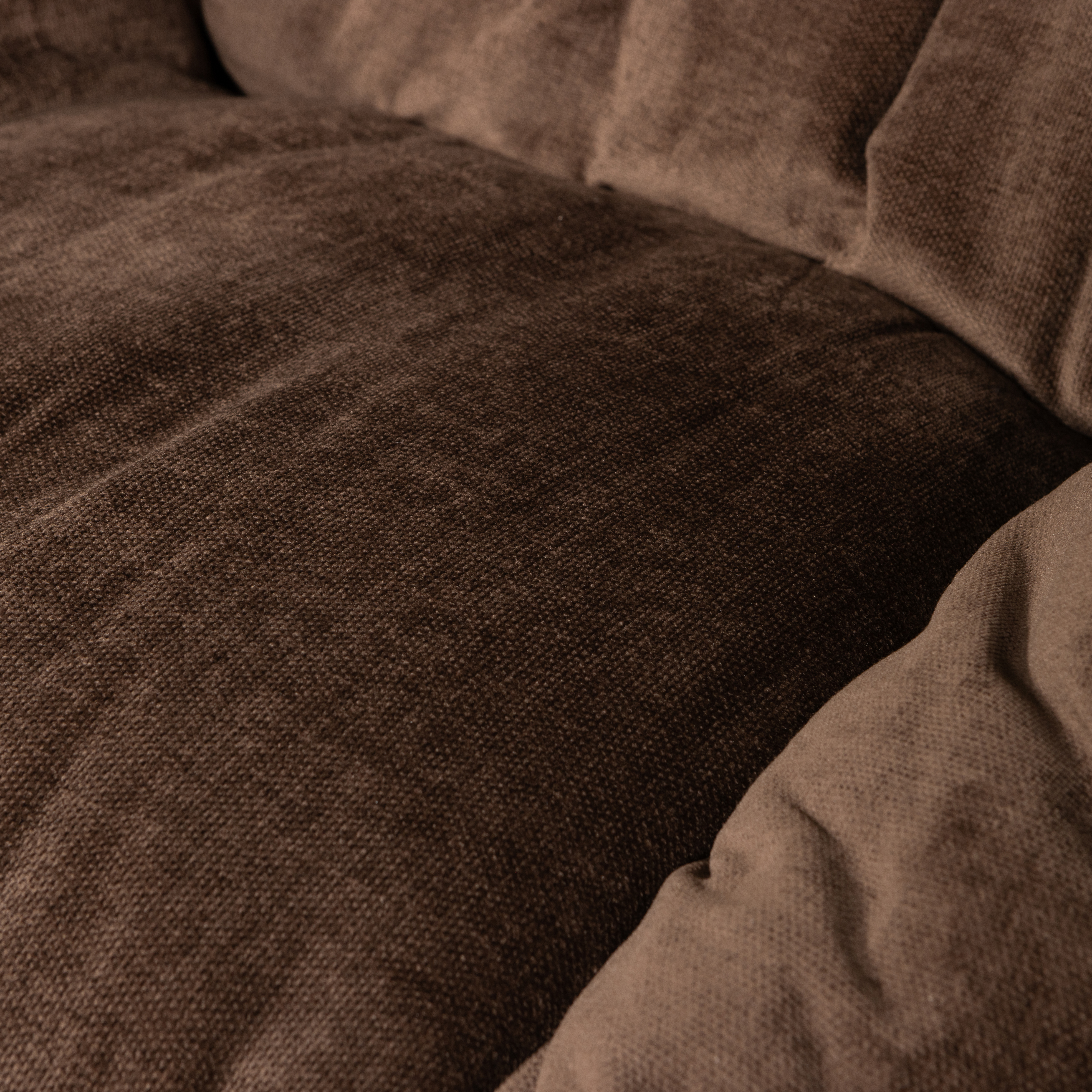 374084-E-01_VS_WE_Yaro_fauteuil_met_hocker_espresso_detail.png?auto=webp&format=png&width=1500&height=1500