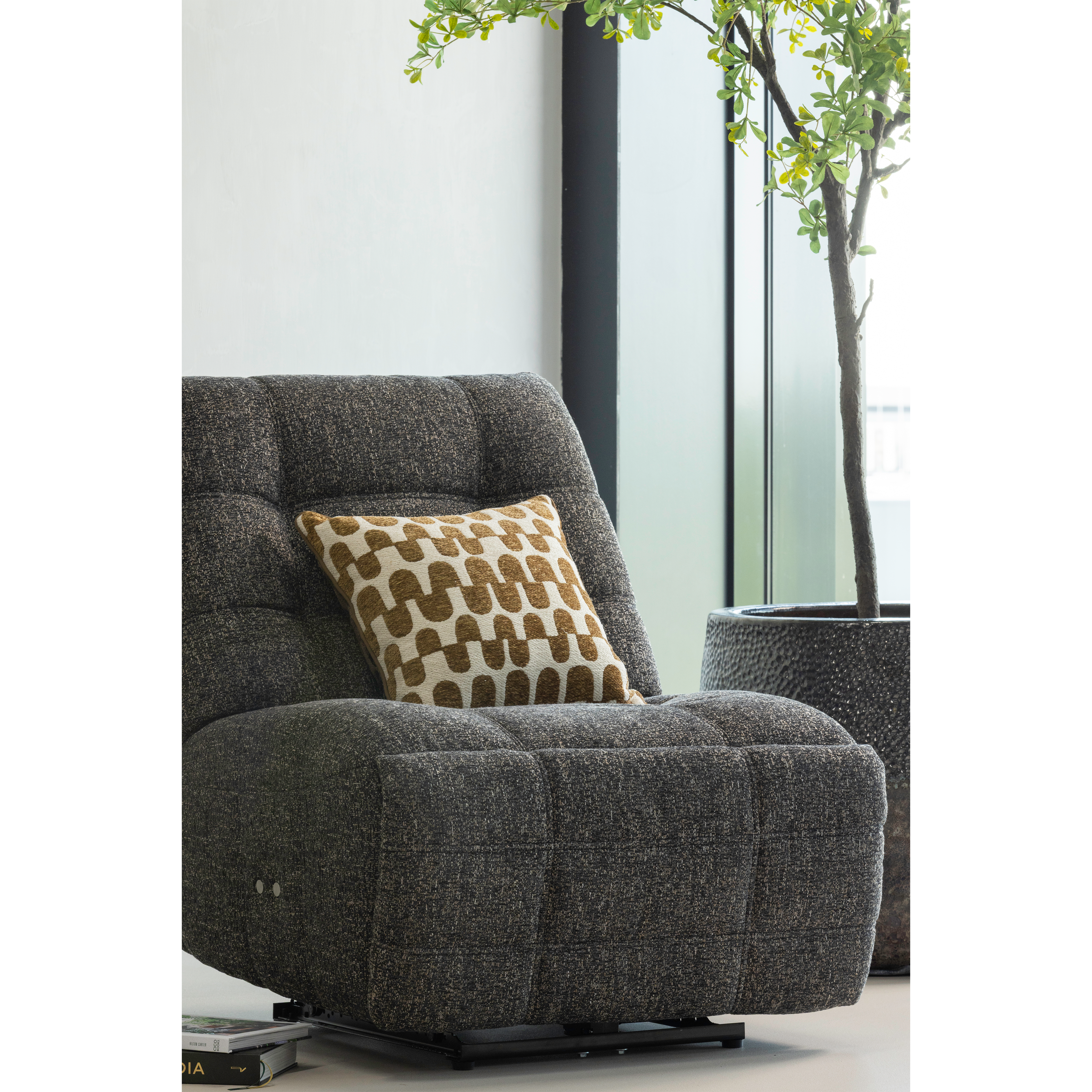377566-AM-377576-BN_01_SF_WP_Hein_relaxfauteuil_elektrische_melange_antracie-bruin_Fayden_kussens_bruin_naturel.png?auto=webp&format=png&width=1500&height=1500