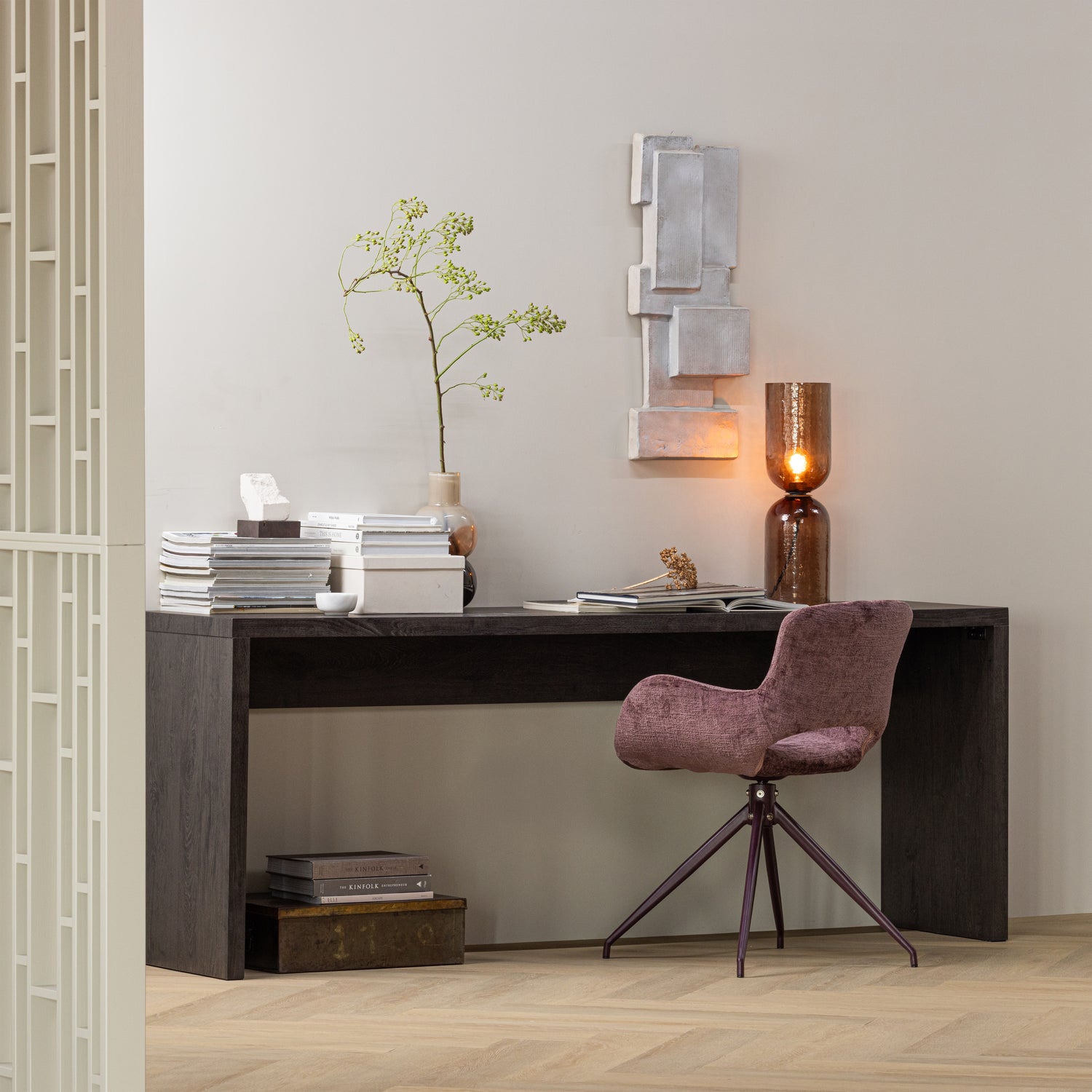 377562-P-377579-D-375034-B-02_SF_ES_Eliva_eetkamerstoel_Maan_sidetable_Gigi_tafellamp_vierkant.png?auto=webp&format=png&width=1500&height=1500