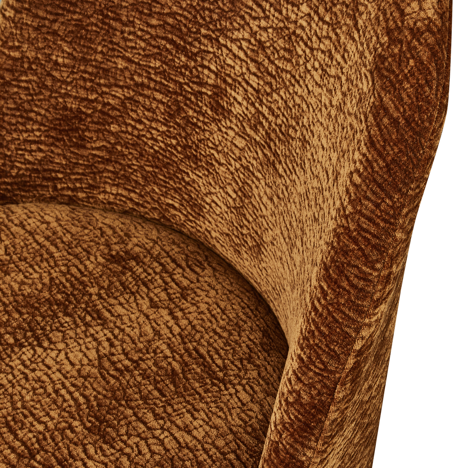 800816-MBC-01_VS_BP_Vogue_eetkamerstoel_3D_chenille_midden_bruin_chrome_poot_detail.png?auto=webp&format=png&width=1500&height=1500