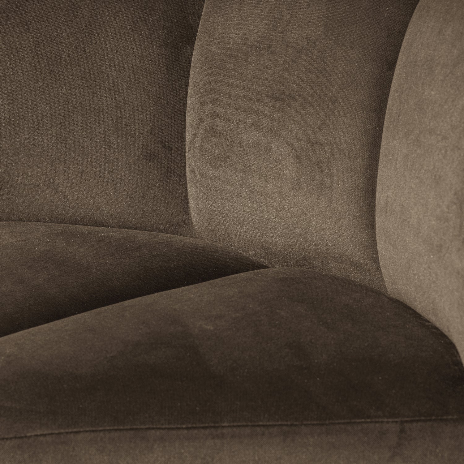 378533-VT_05_VS_WP_Mojo_eetbank_hoek_met_rugleuning_velvet_taupe_C2.png?auto=webp&format=png&width=1500&height=1500