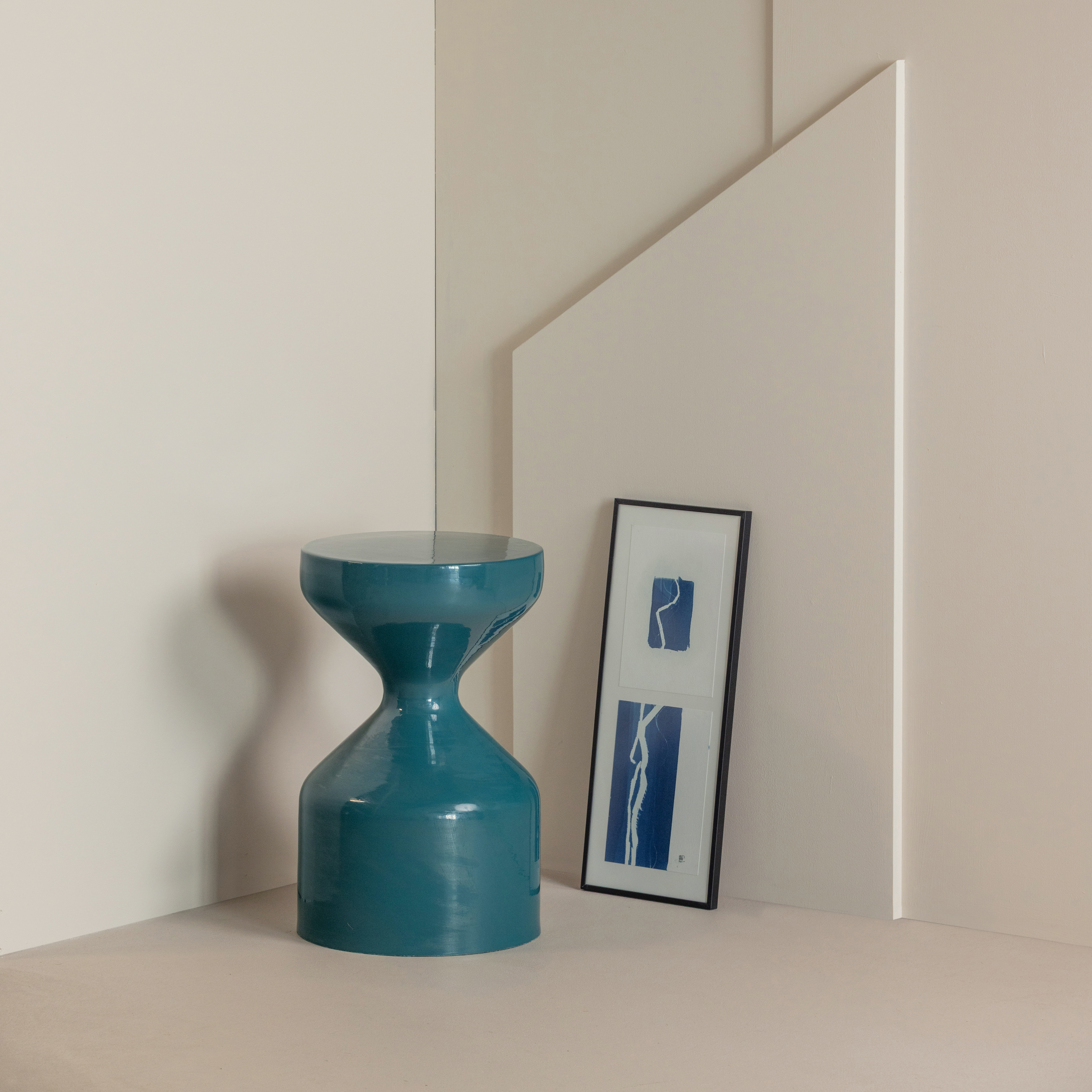 374050-P_01_SF_ES_Floyd_bijzettafel_metaal_petroblauw_vierkant.jpg?auto=webp&format=png&width=1500&height=1500