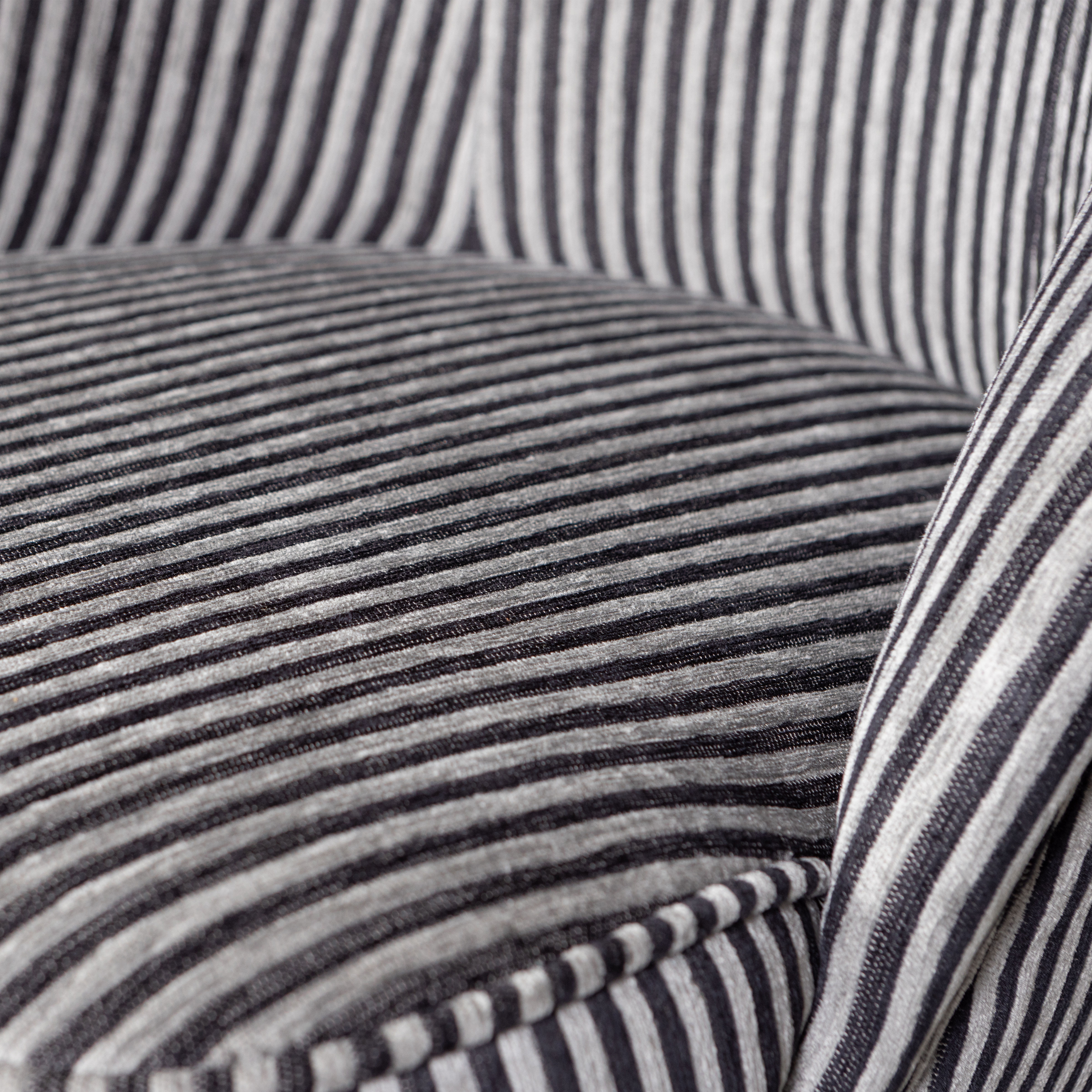 800748-ZG-01_VS_BP_Vogue_fauteuil_streep_zwart_grijs_detail.png?auto=webp&format=png&width=1500&height=1500