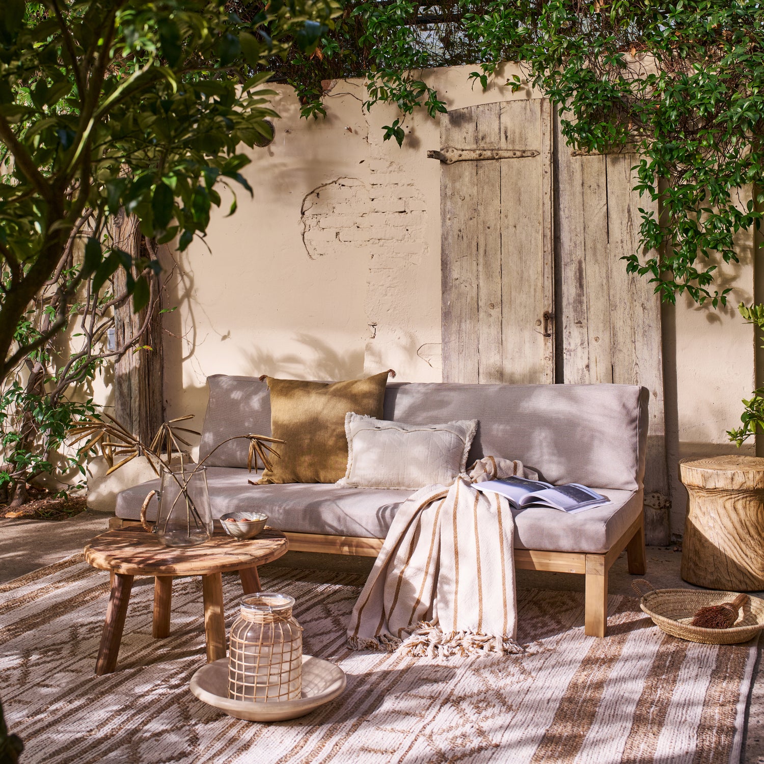 377472-N-01_SF_VT_Relax_3-zits_bank_acacia_hout_naturel_vierkant.jpg?auto=webp&format=png&width=1500&height=1500