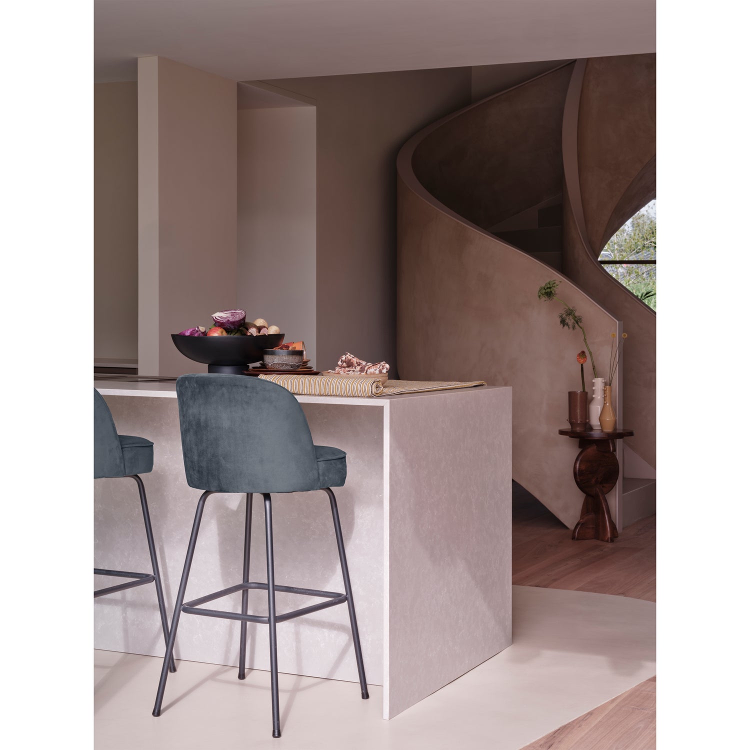 800293-T-02_SF_BP_Vogue_barstoel_80cm_fluweel_teal_PS.jpg?auto=webp&format=png&width=1500&height=1500