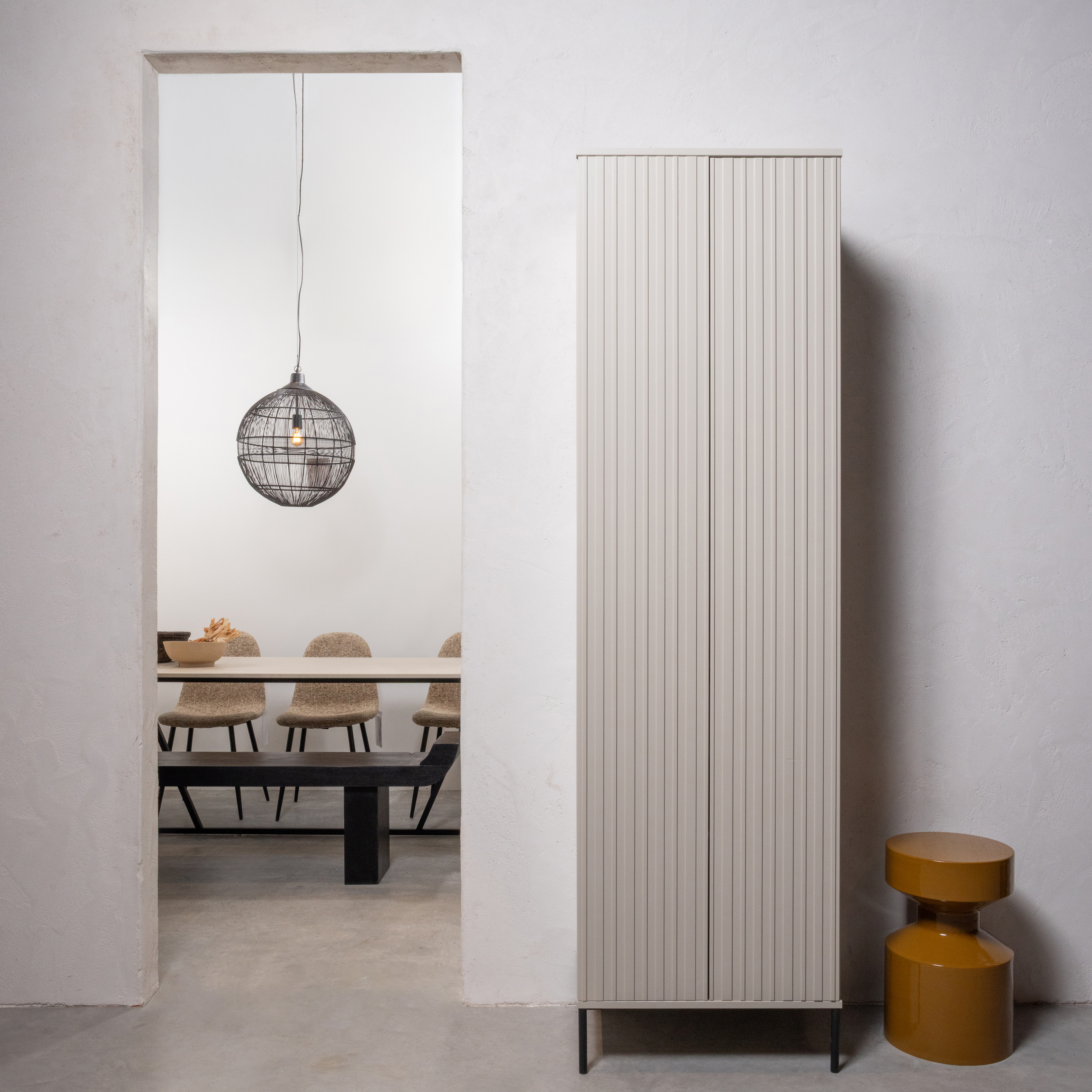 373474-D-374051-H-01_SF_WE_Gravure_hoge_kast_met_lade_grenen_dust_Ferry_bijzettafel_vierkant.jpg?auto=webp&format=png&width=1500&height=1500