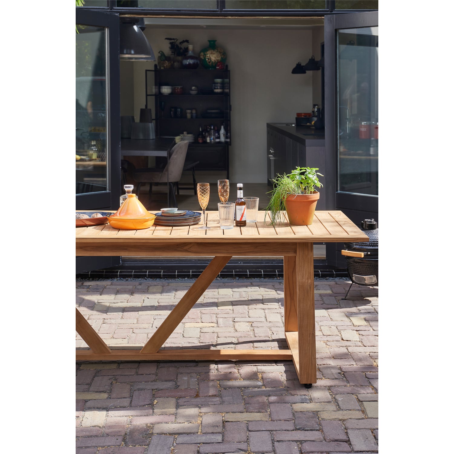 500017-N-01_SF_EXT_Beaver_tuintafel_teak_naturel.jpg?auto=webp&format=png&width=1500&height=1500