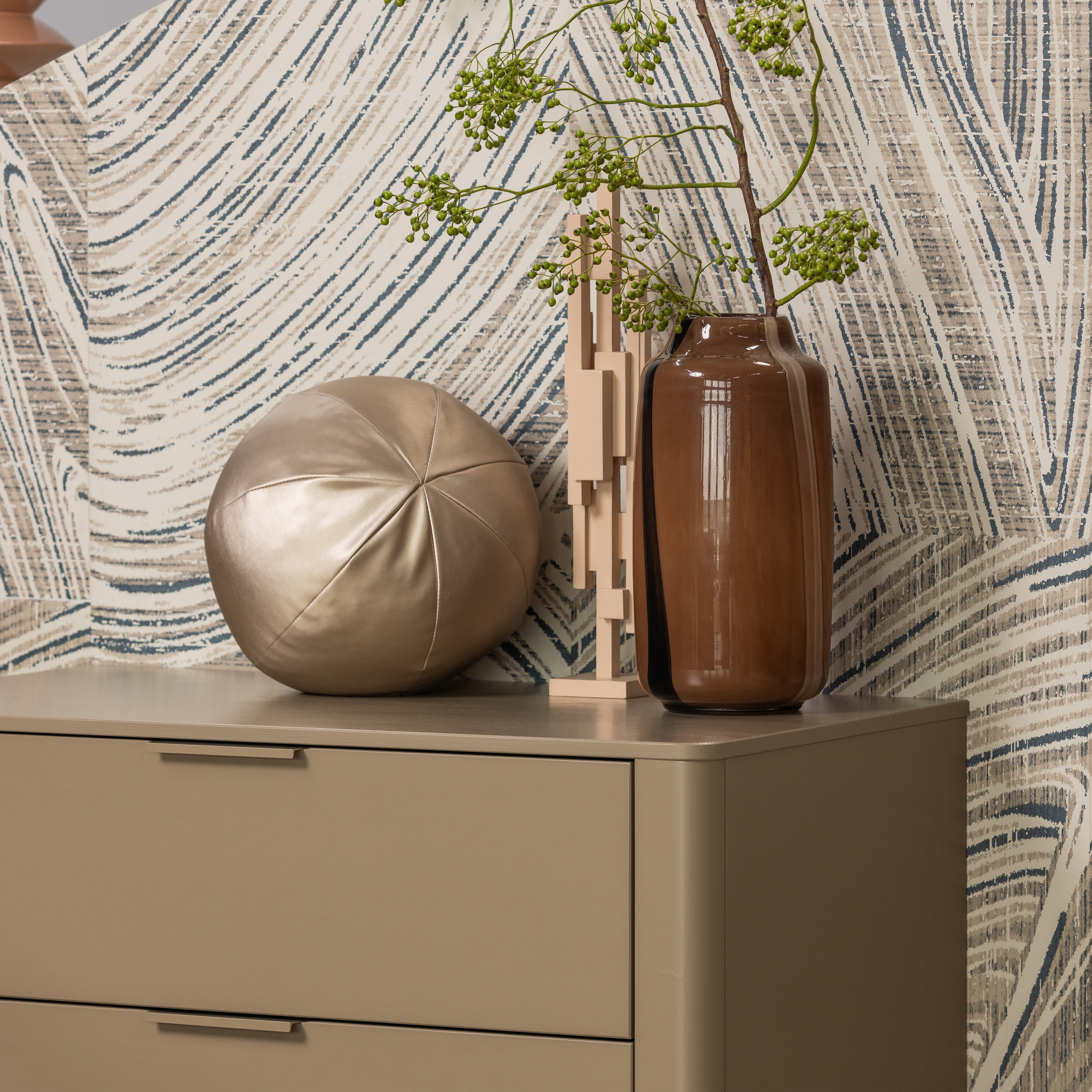 377693-MD-377479-B-377744-NA-02_WP_SF_Gunnar_ladekast_mud_grenen_Selane_vaas_Rodeo_bal_kussen_vierkant.png?auto=webp&format=png&width=1500&height=1500