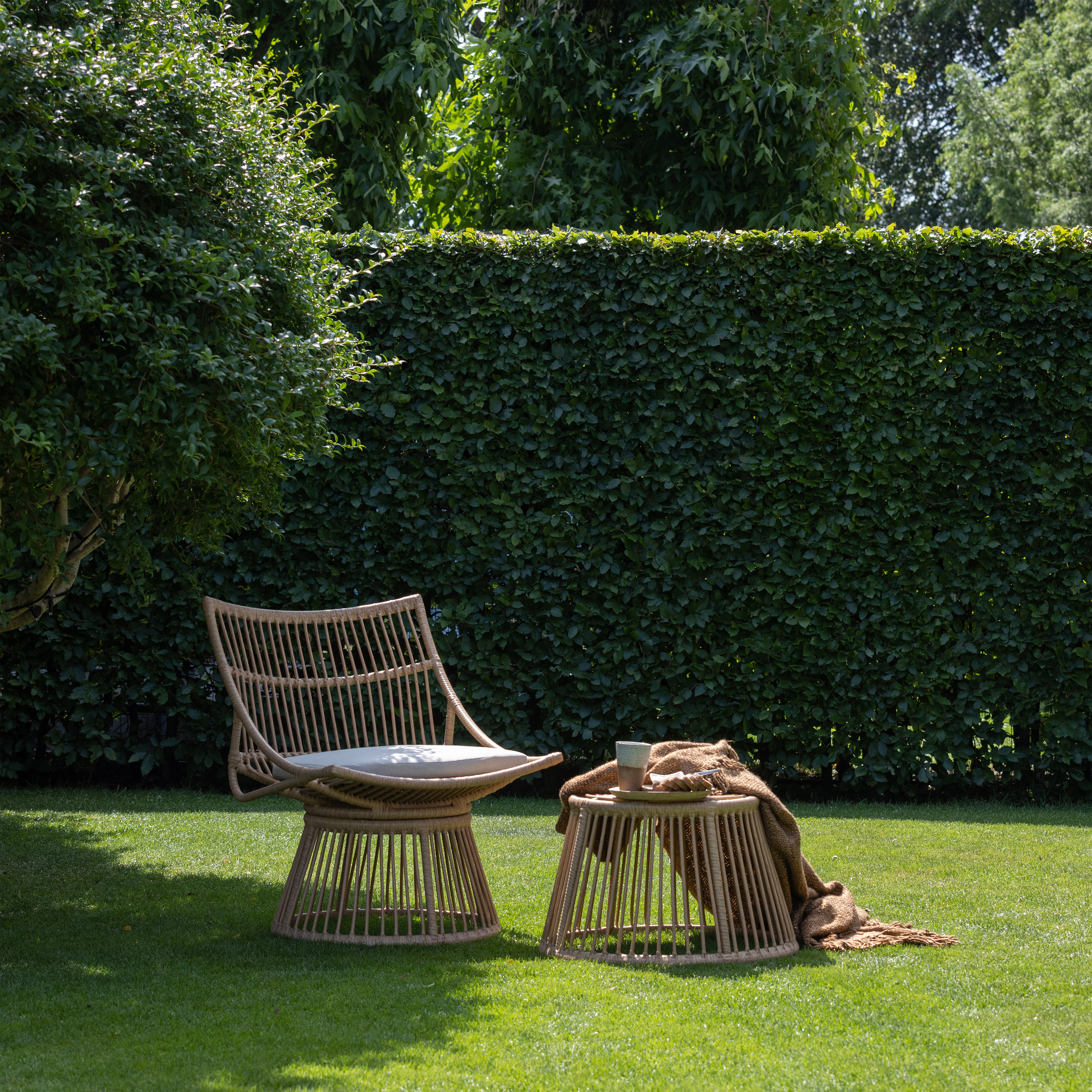 500019-N-500020-N-02_SF_EXT_Alatna_fauteuil_hocker_wicker_naturel_VIERKANT.jpg?auto=webp&format=png&width=1500&height=1500