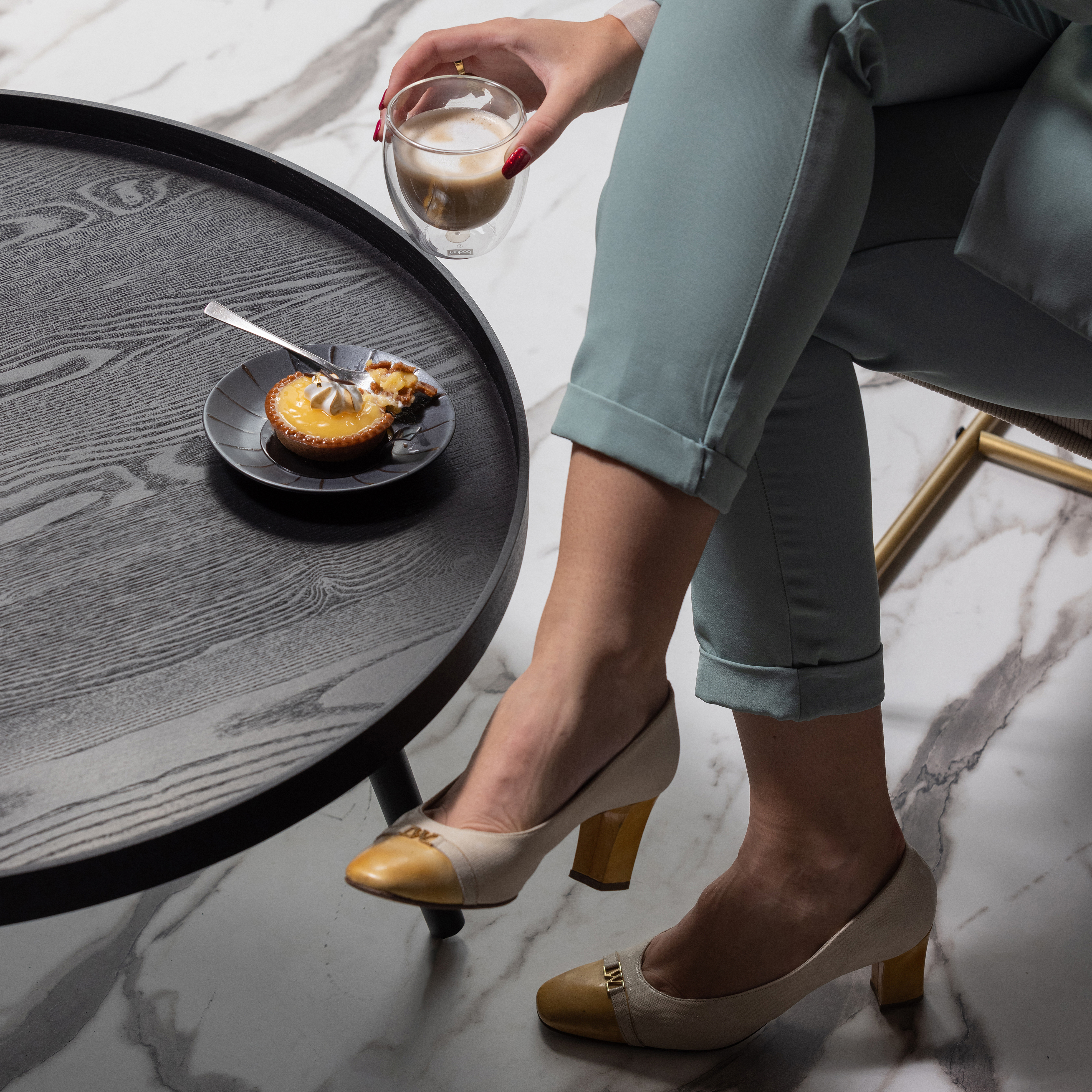 375430-Z-01_SF_FA_Mesa_bijzet_XL_hout_zwart_VIERKANT.jpg?auto=webp&format=png&width=1500&height=1500