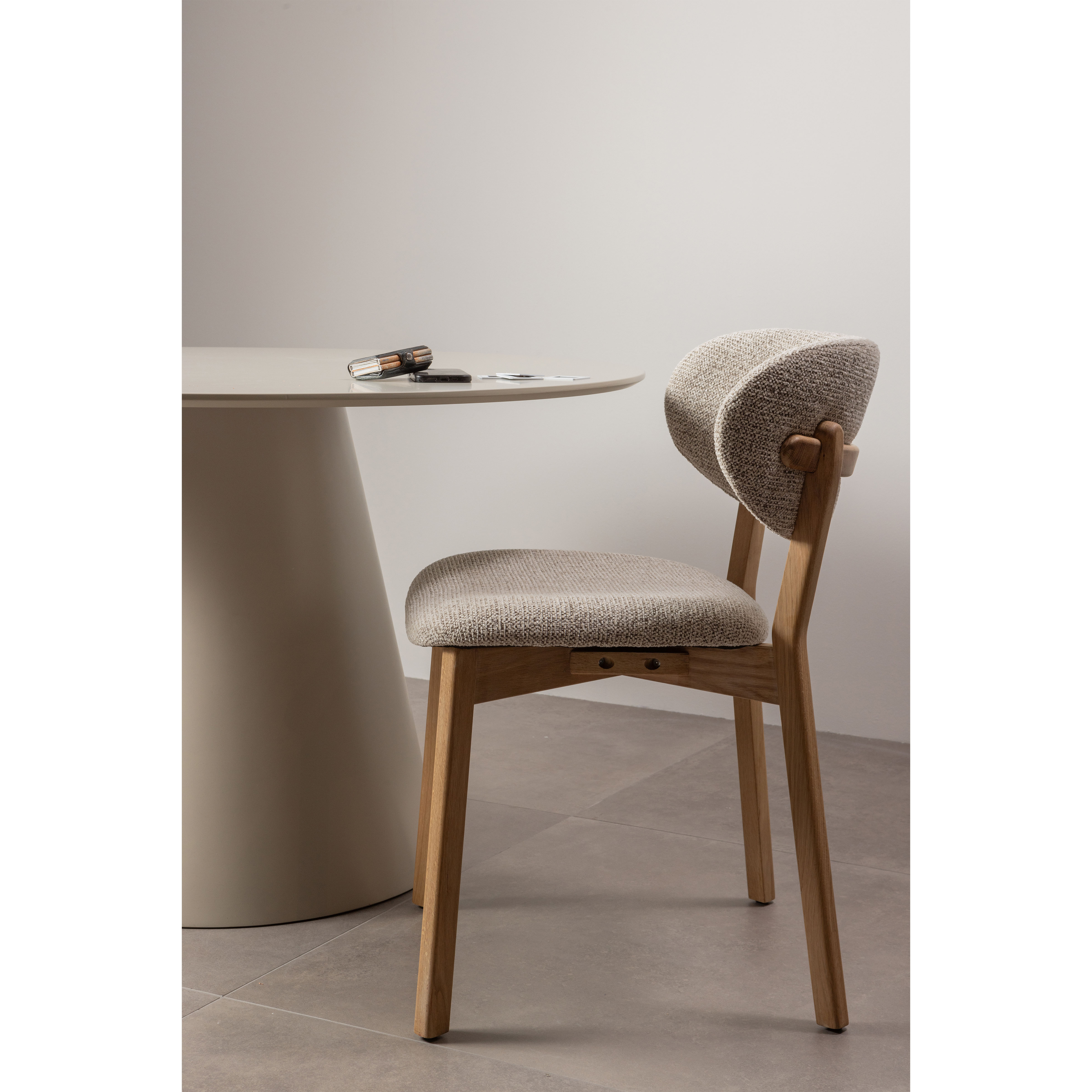 377489-N-02_SF_WE_Udar_eetkamerstoel_met_houten_frame.jpg?auto=webp&format=png&width=1500&height=1500