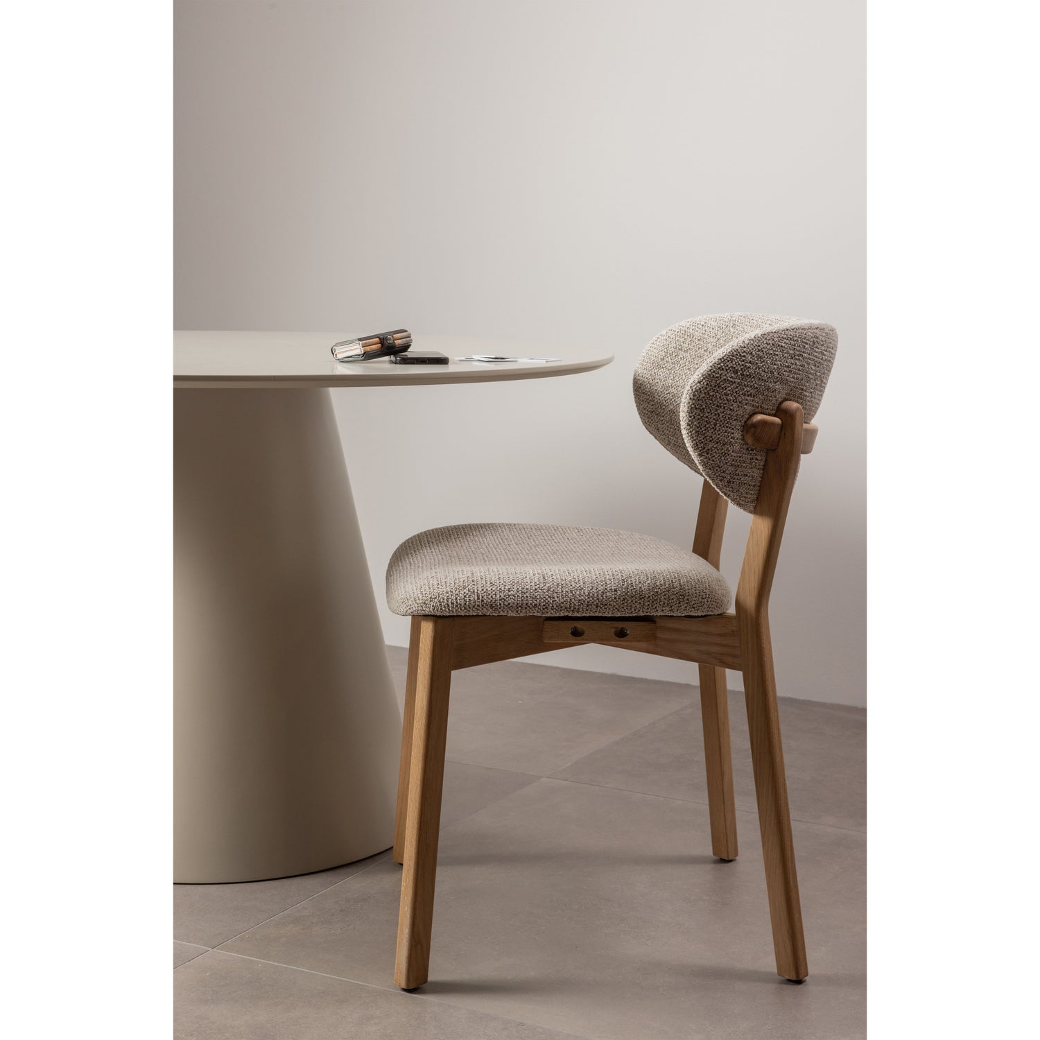 377489-N-02_SF_WE_Udar_eetkamerstoel_met_houten_frame.jpg?auto=webp&format=png&width=1500&height=1500