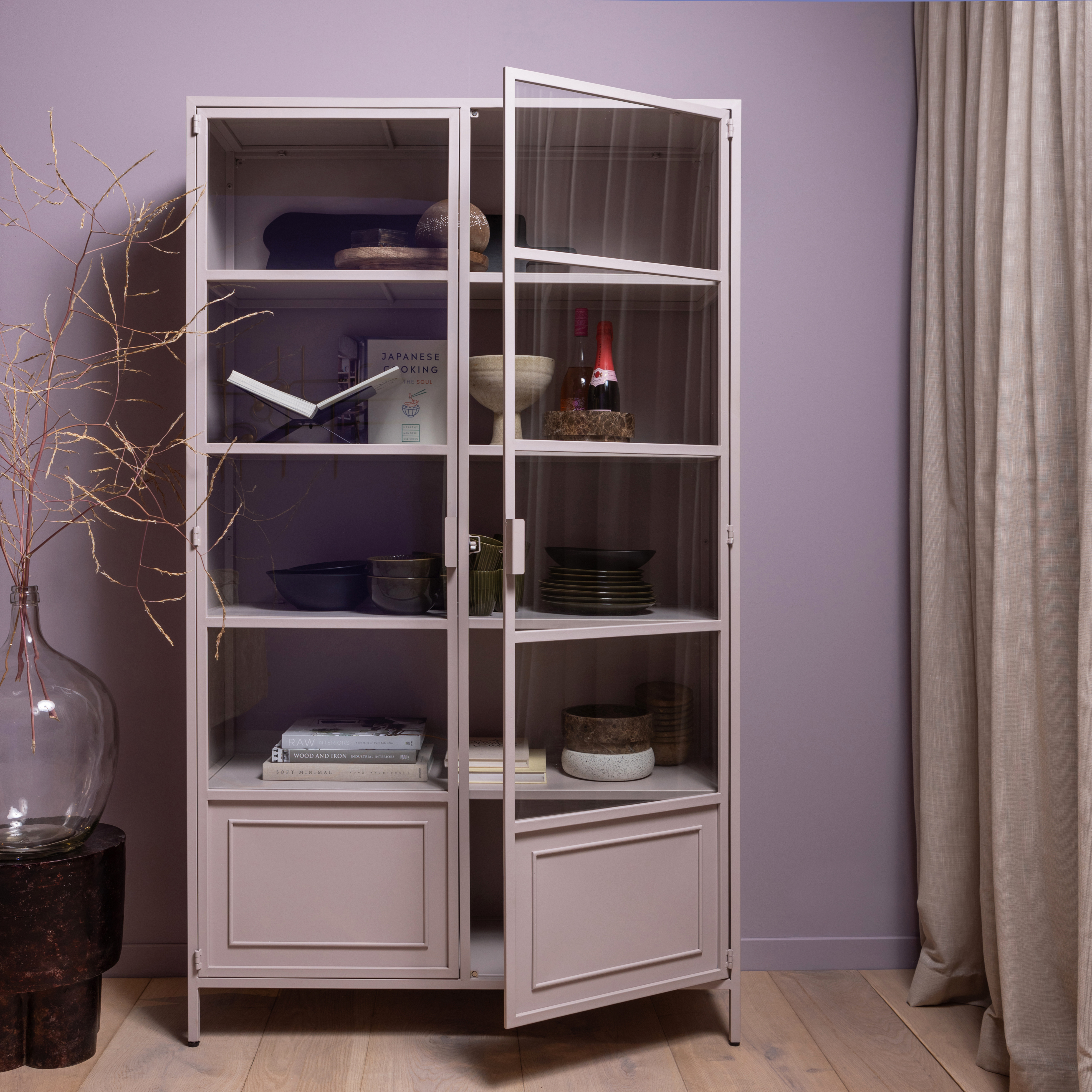 373700-S-02_VS_FA_Ronja_vitrinekast_XL_metaal_soft_pink_VIERKANT.jpg?auto=webp&format=png&width=1500&height=1500